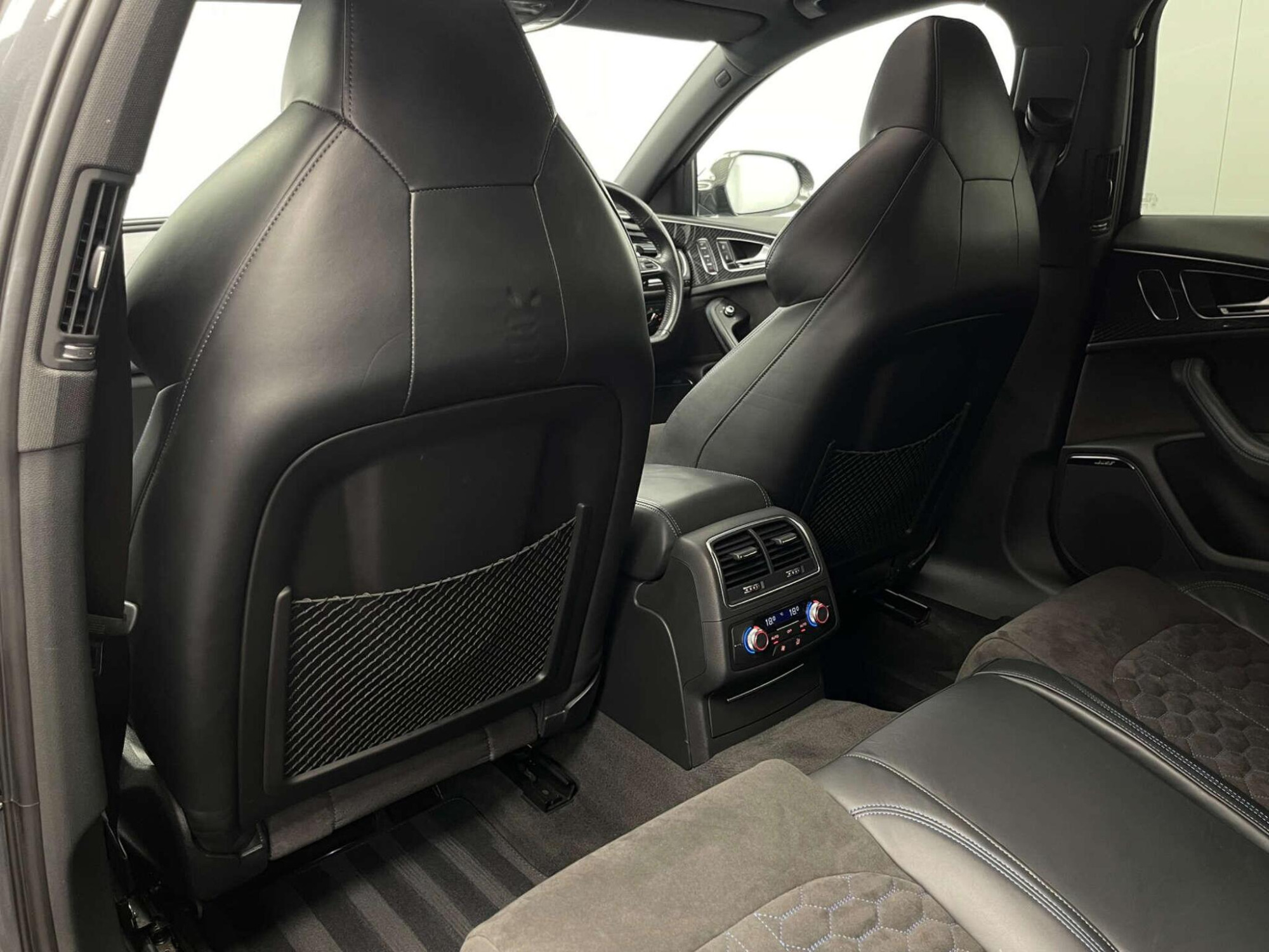 2018 Audi RS6 AVANT image 36