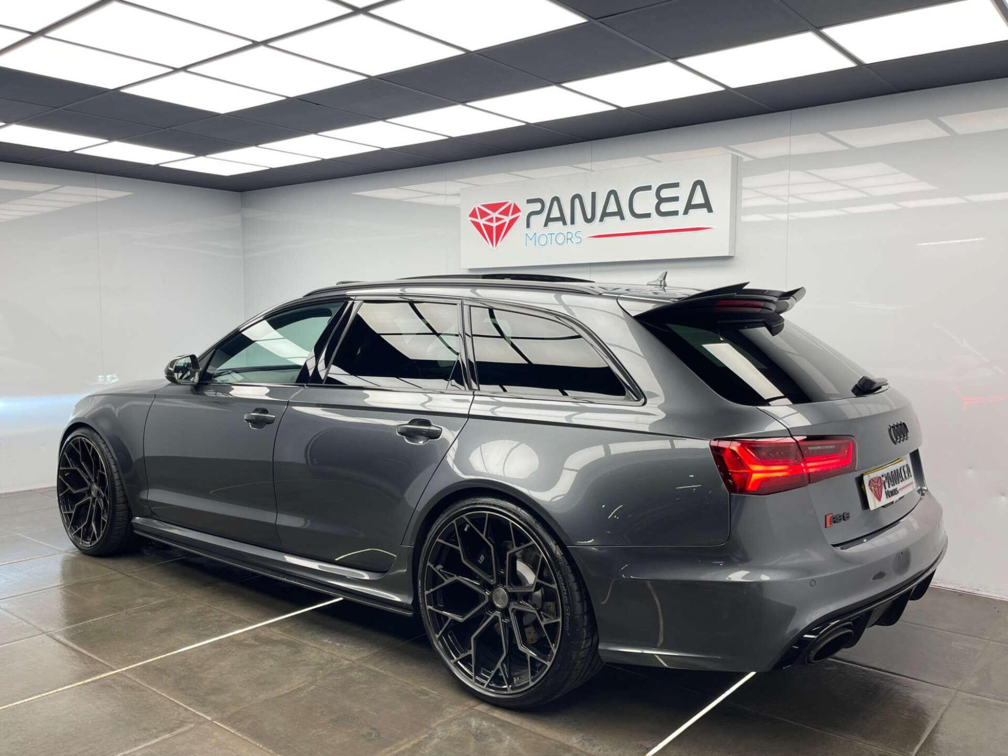 2018 Audi RS6 AVANT image 11
