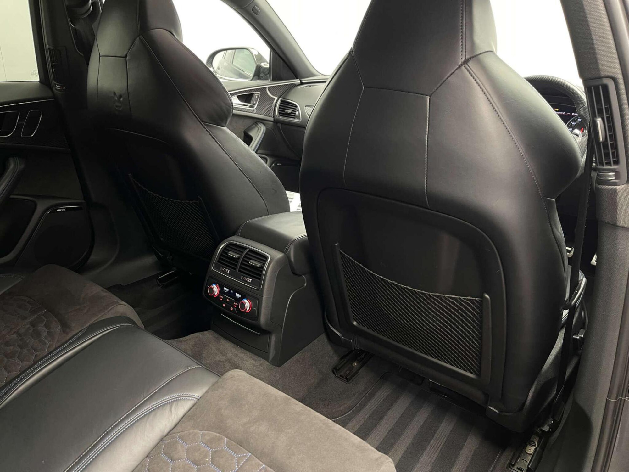 2018 Audi RS6 AVANT image 22
