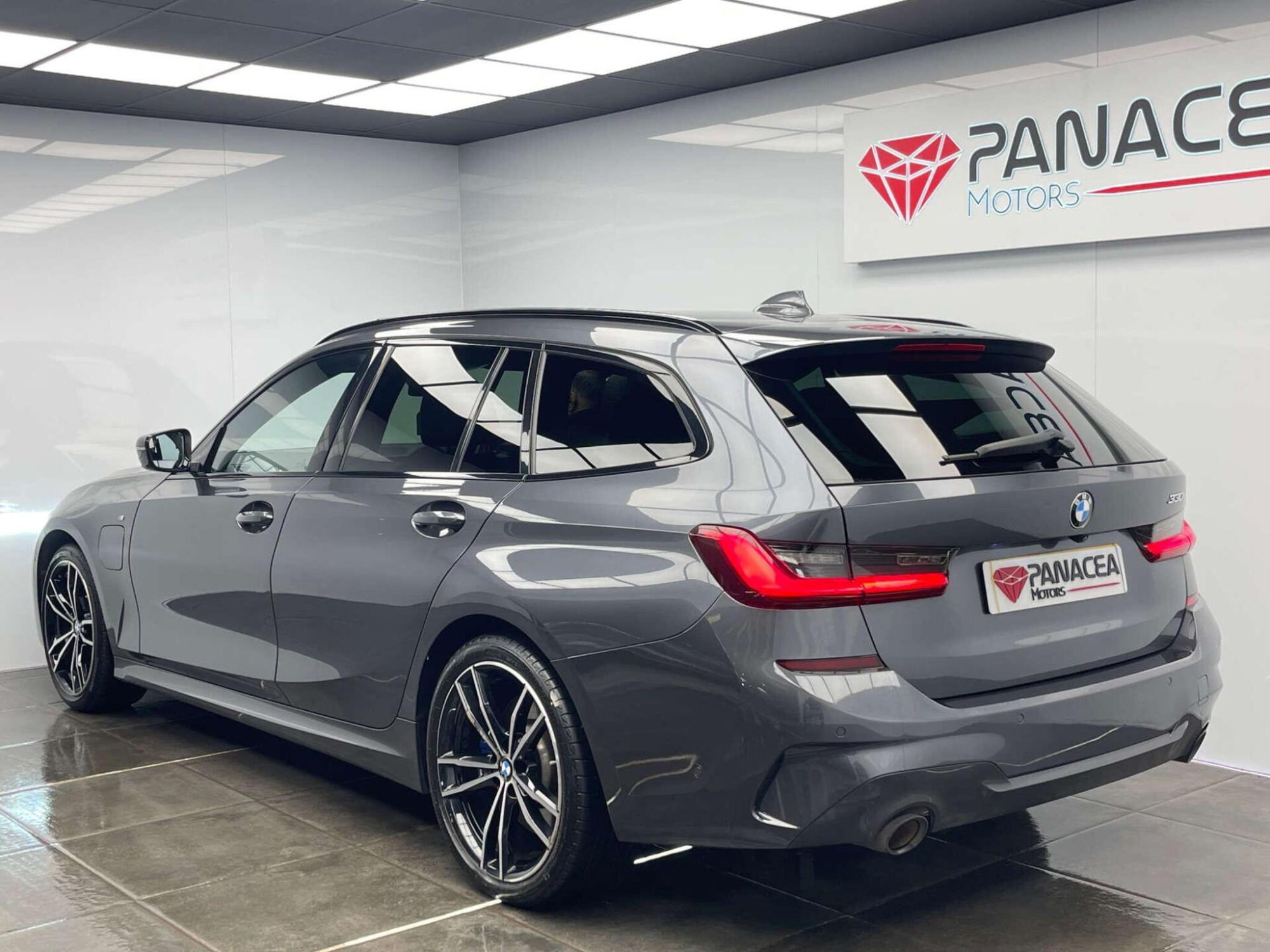 2021 BMW 3 SERIES image 2