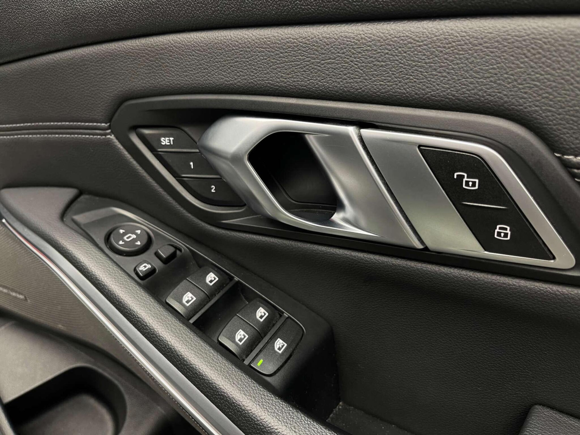 2020 BMW 3 SERIES image 23