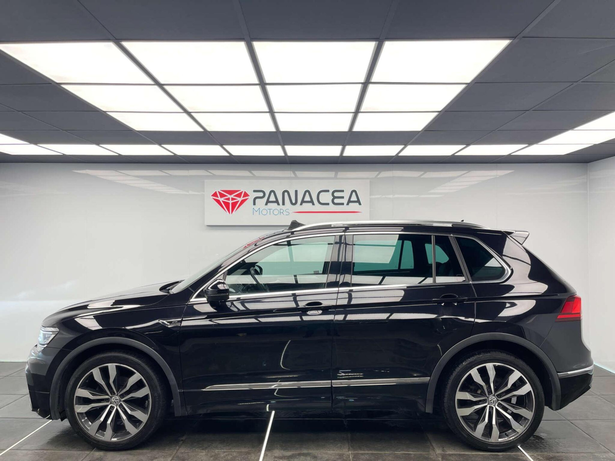 2017 Volkswagen TIGUAN image 35