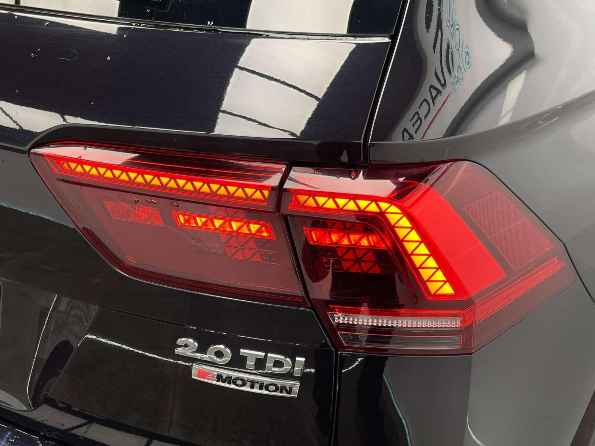 2017 Volkswagen TIGUAN image 39