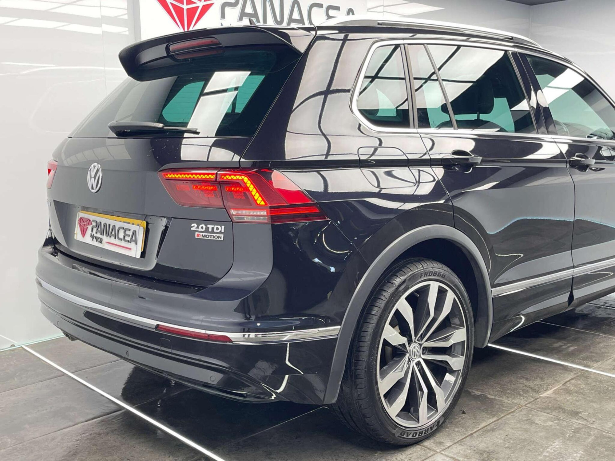 2017 Volkswagen TIGUAN image 8