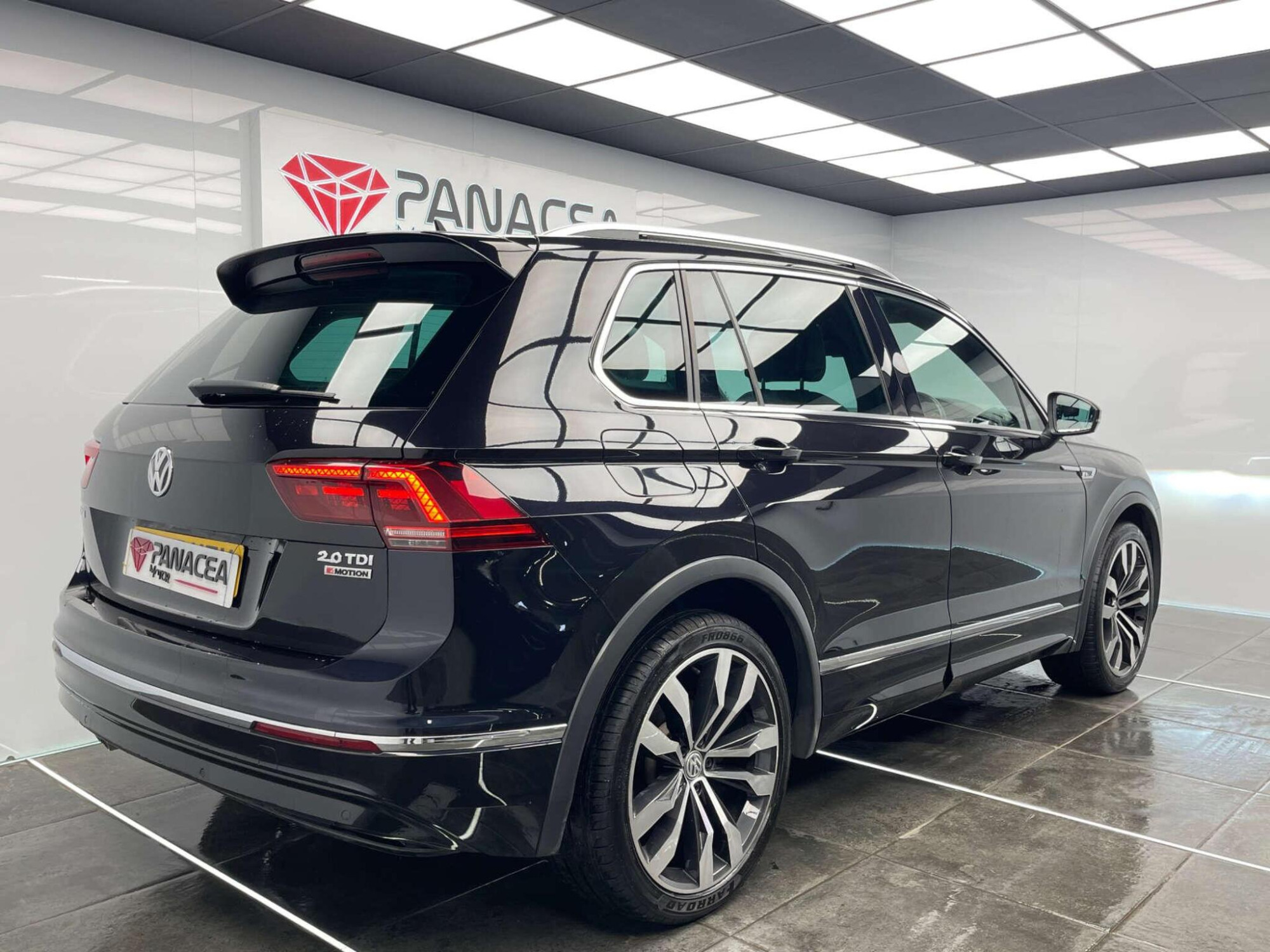 2017 Volkswagen TIGUAN image 4