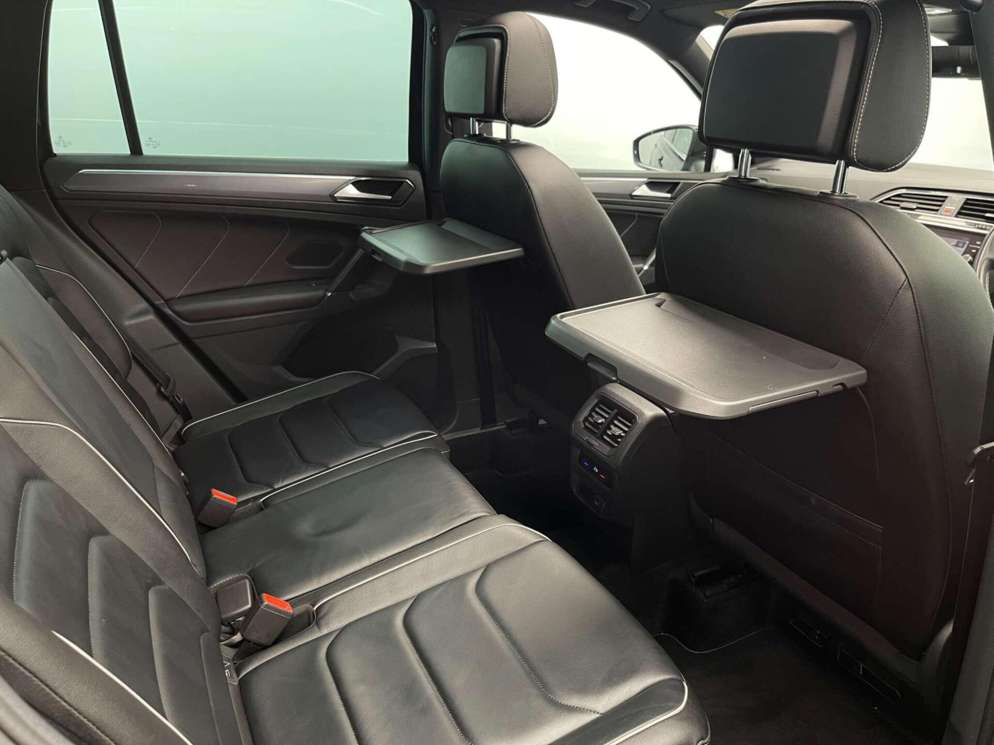 2017 Volkswagen TIGUAN image 28