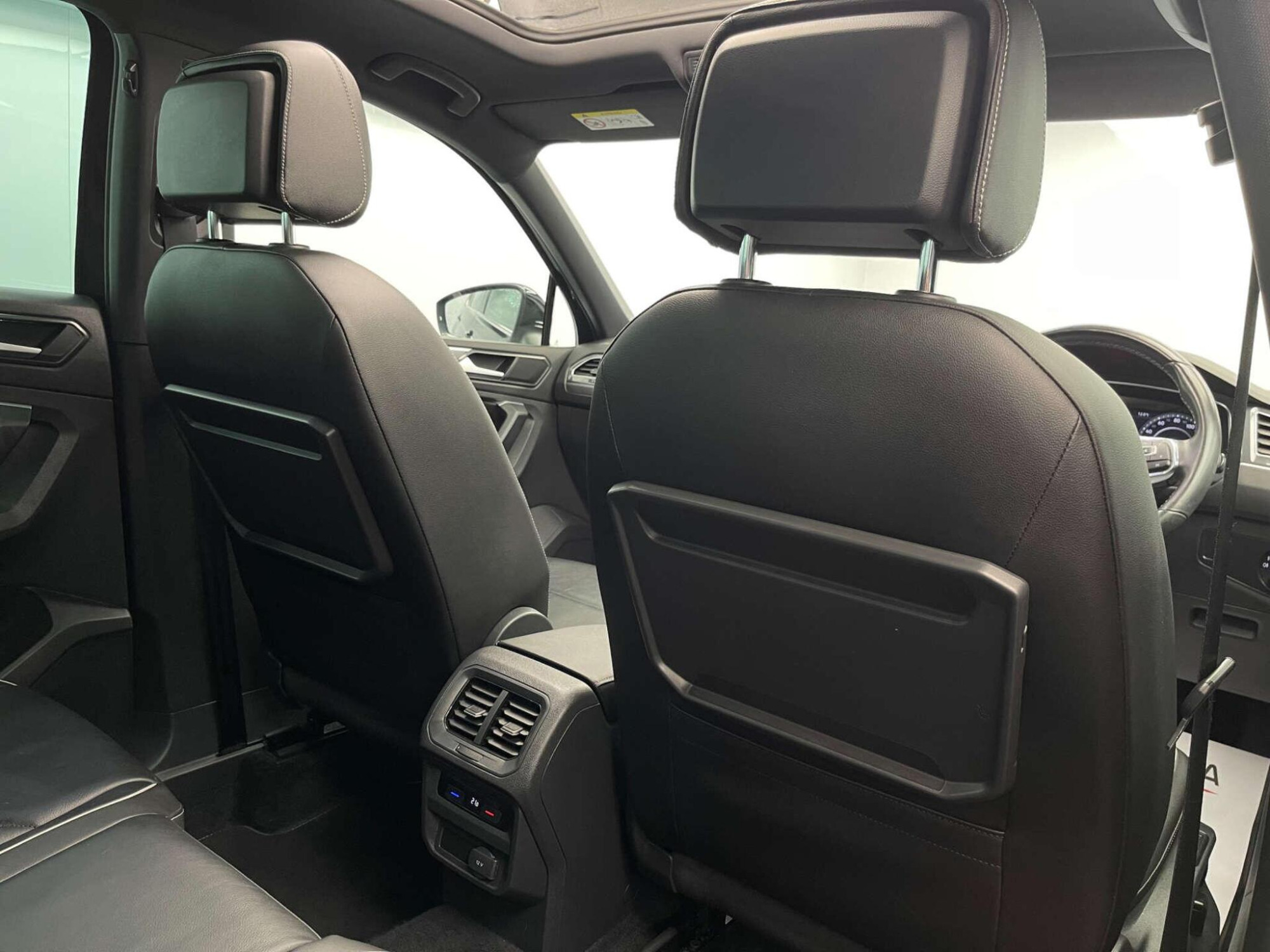 2017 Volkswagen TIGUAN image 16