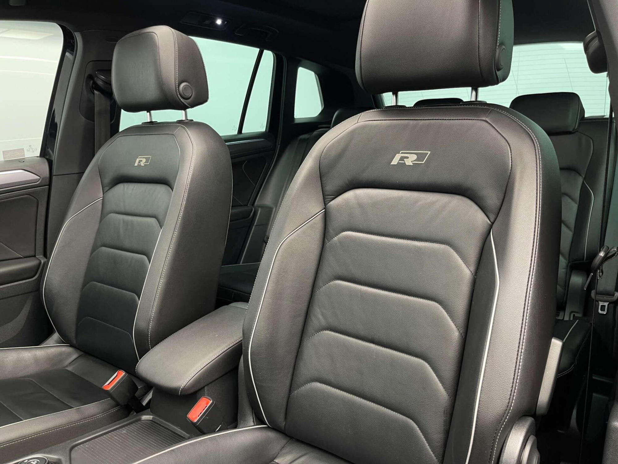 2017 Volkswagen TIGUAN image 43