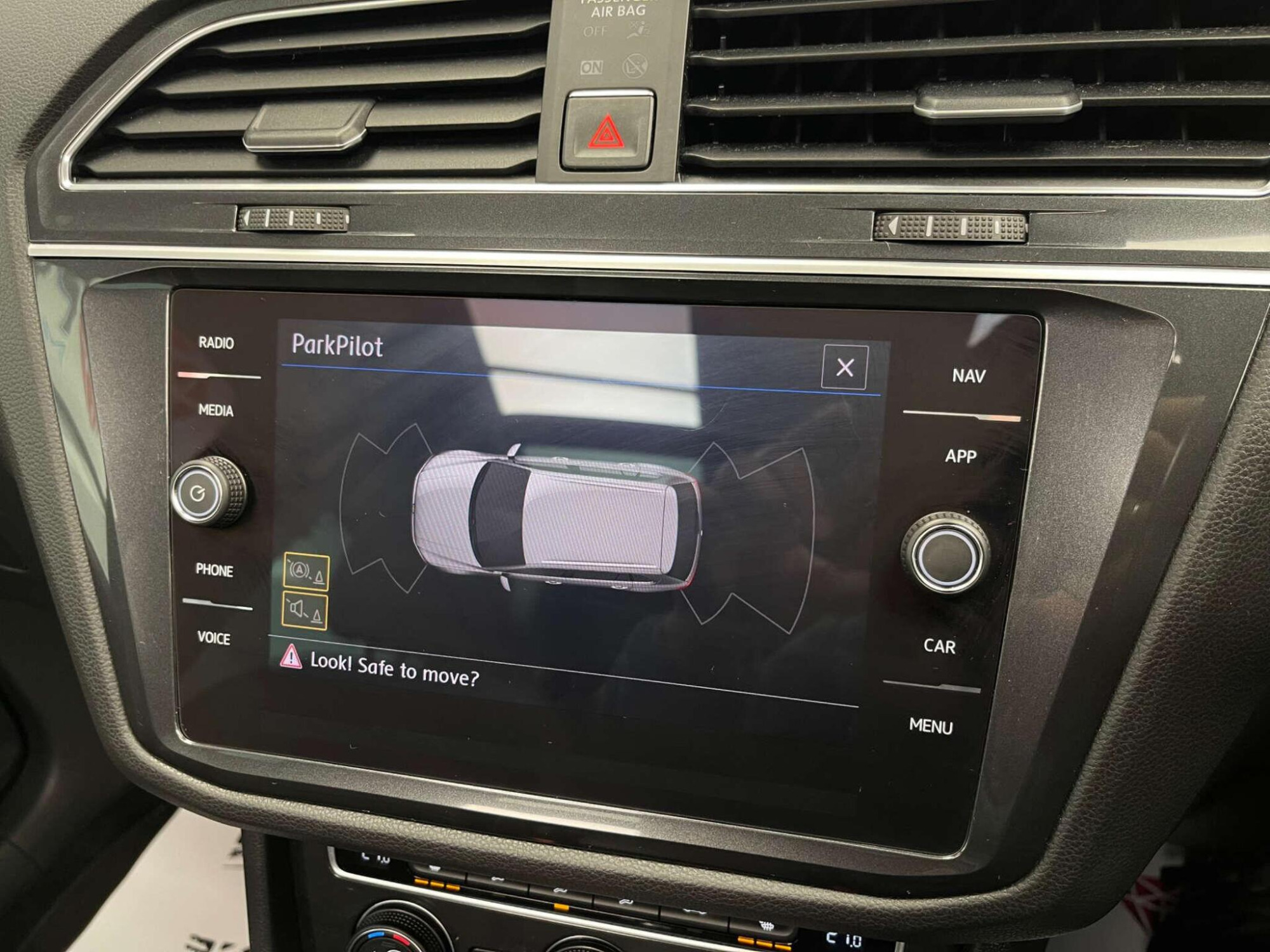 2017 Volkswagen TIGUAN image 26