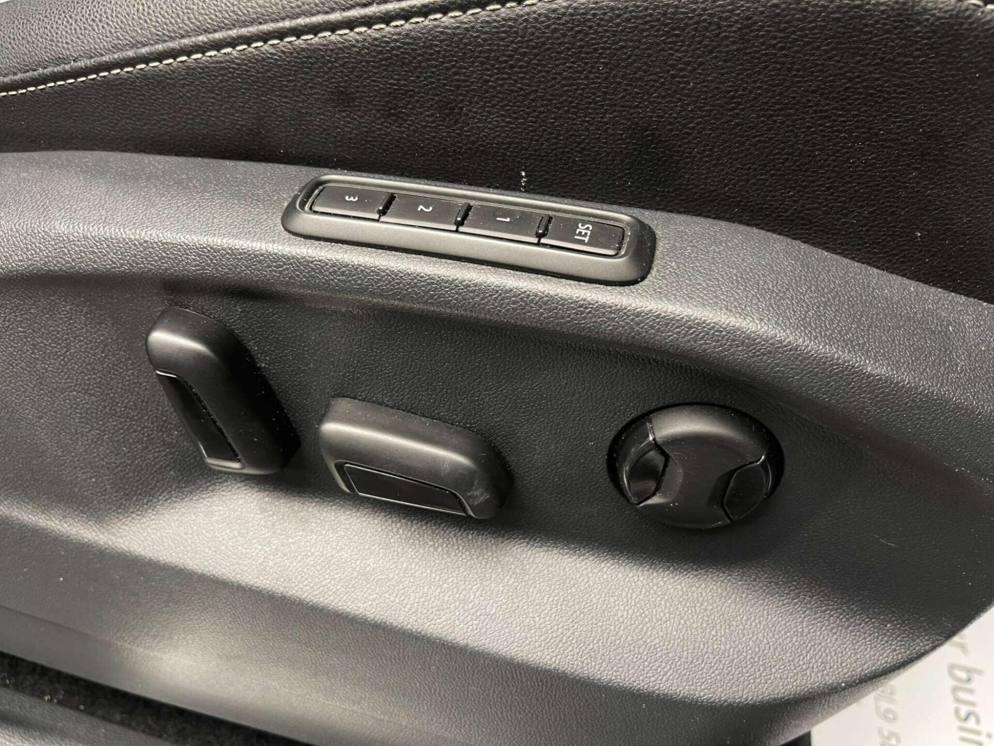 2017 Volkswagen TIGUAN image 12