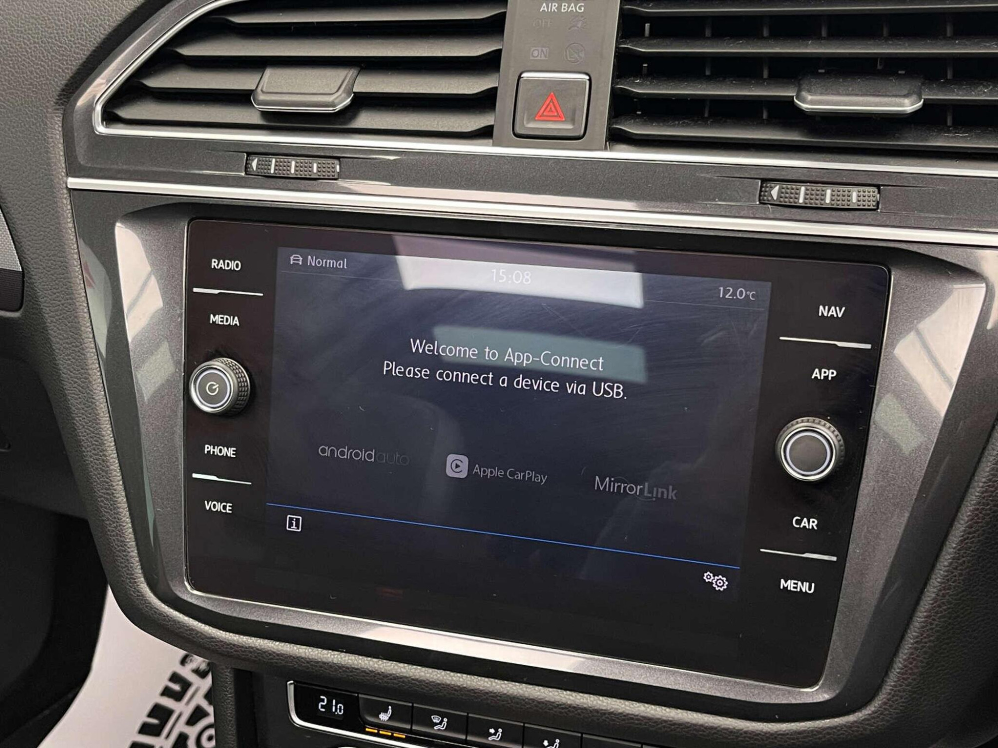 2017 Volkswagen TIGUAN image 27