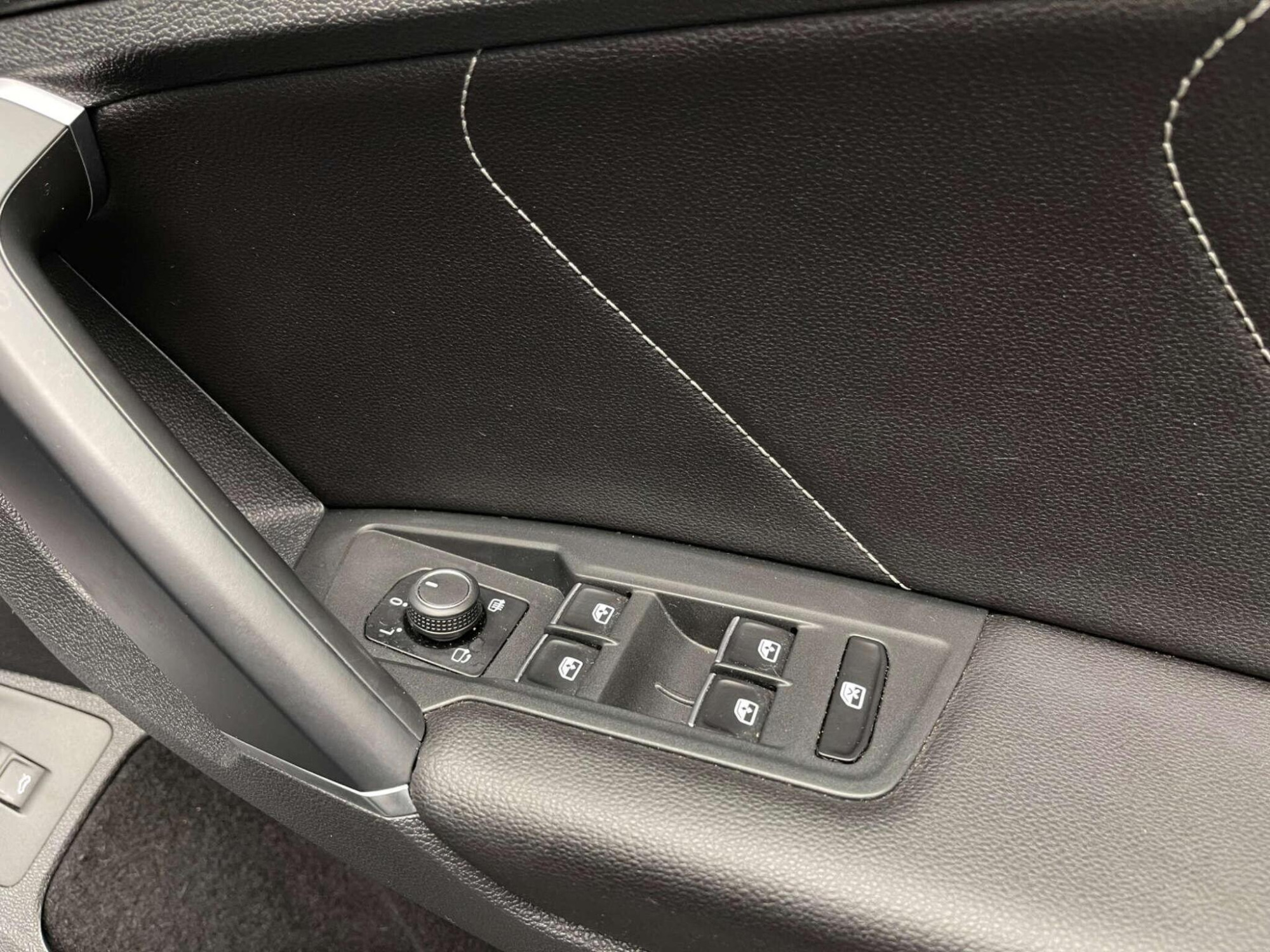 2017 Volkswagen TIGUAN image 18