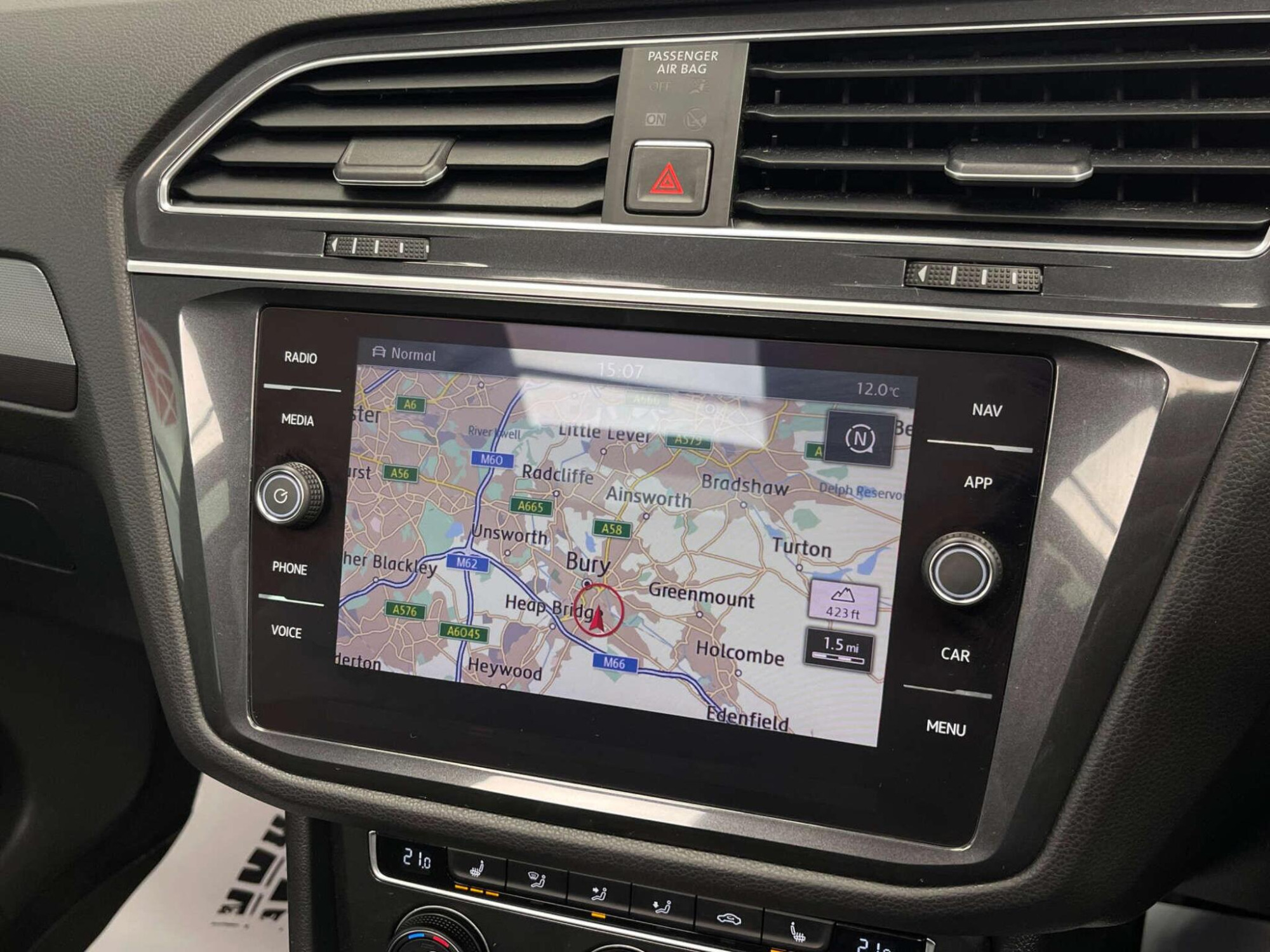2017 Volkswagen TIGUAN image 25