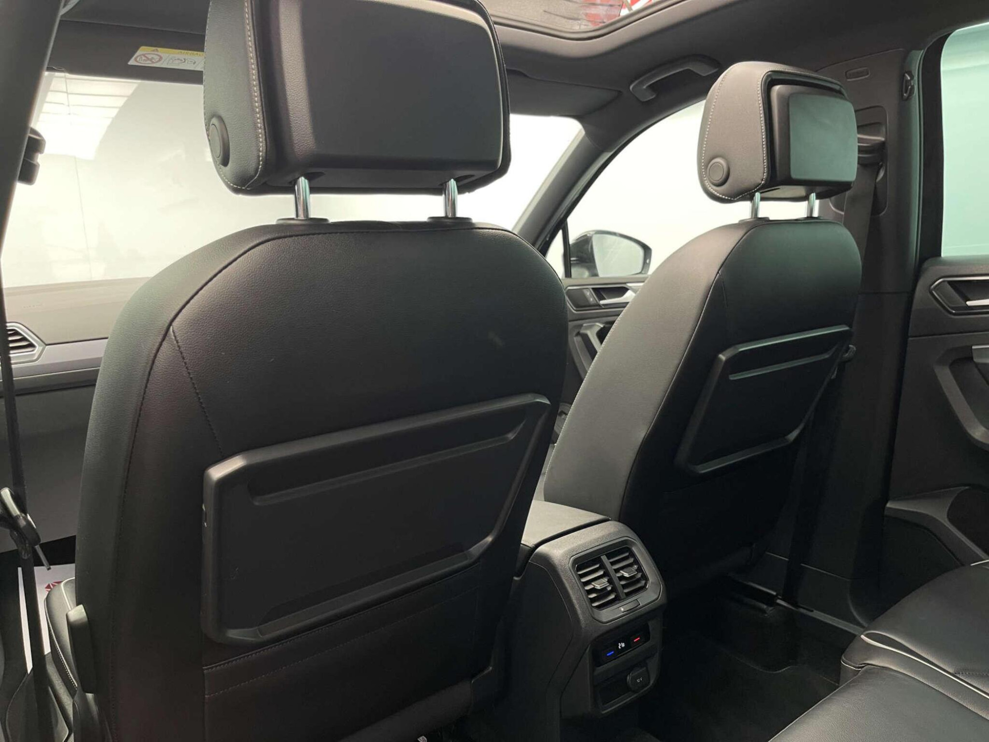 2017 Volkswagen TIGUAN image 46