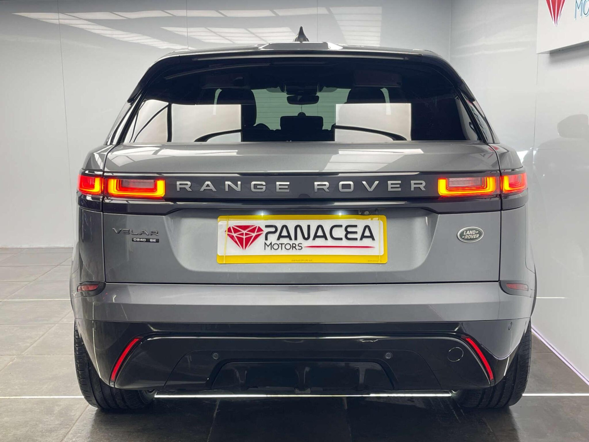 2018 Land Rover RANGE ROVER VELAR image 19
