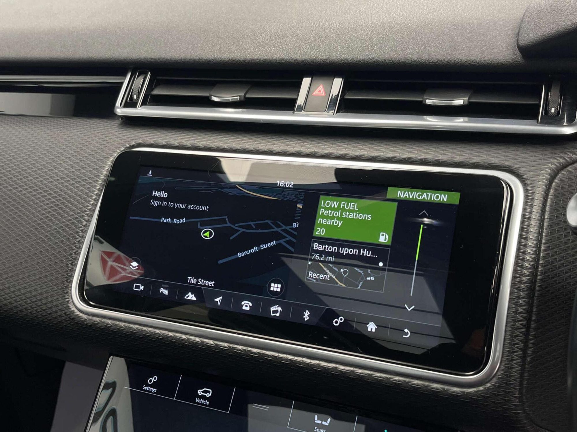 2018 Land Rover RANGE ROVER VELAR image 17