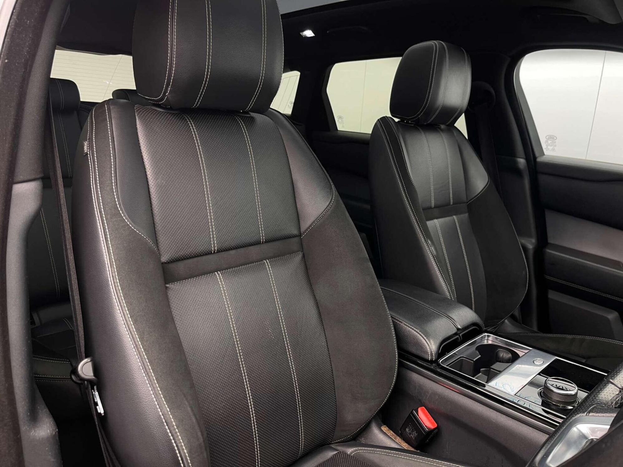 2018 Land Rover RANGE ROVER VELAR image 13