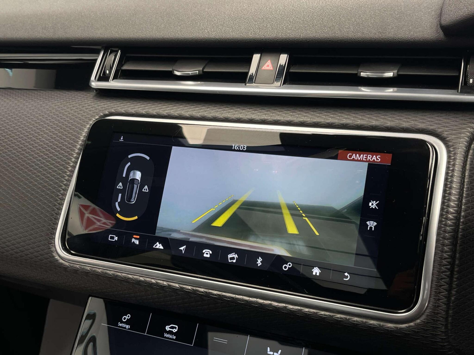 2018 Land Rover RANGE ROVER VELAR image 18
