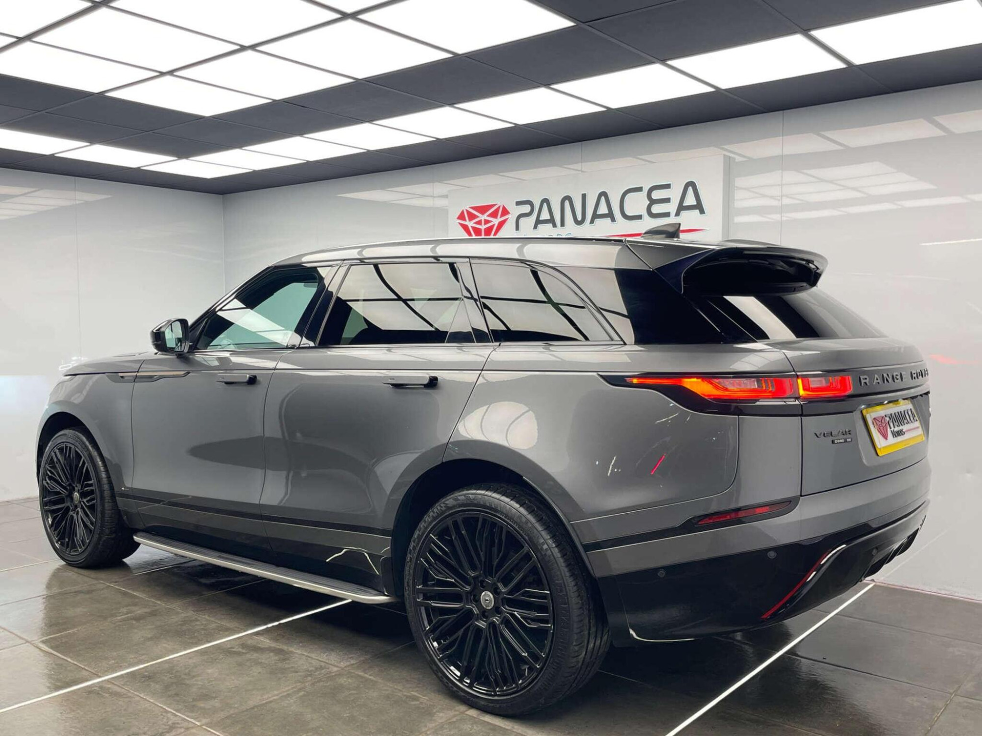 2018 Land Rover RANGE ROVER VELAR image 10