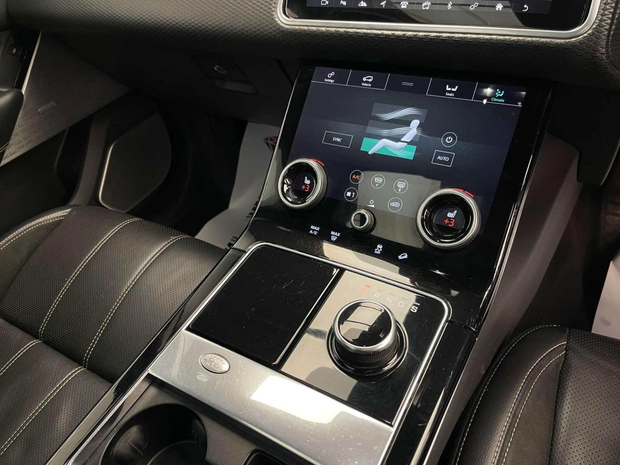 2018 Land Rover RANGE ROVER VELAR image 24