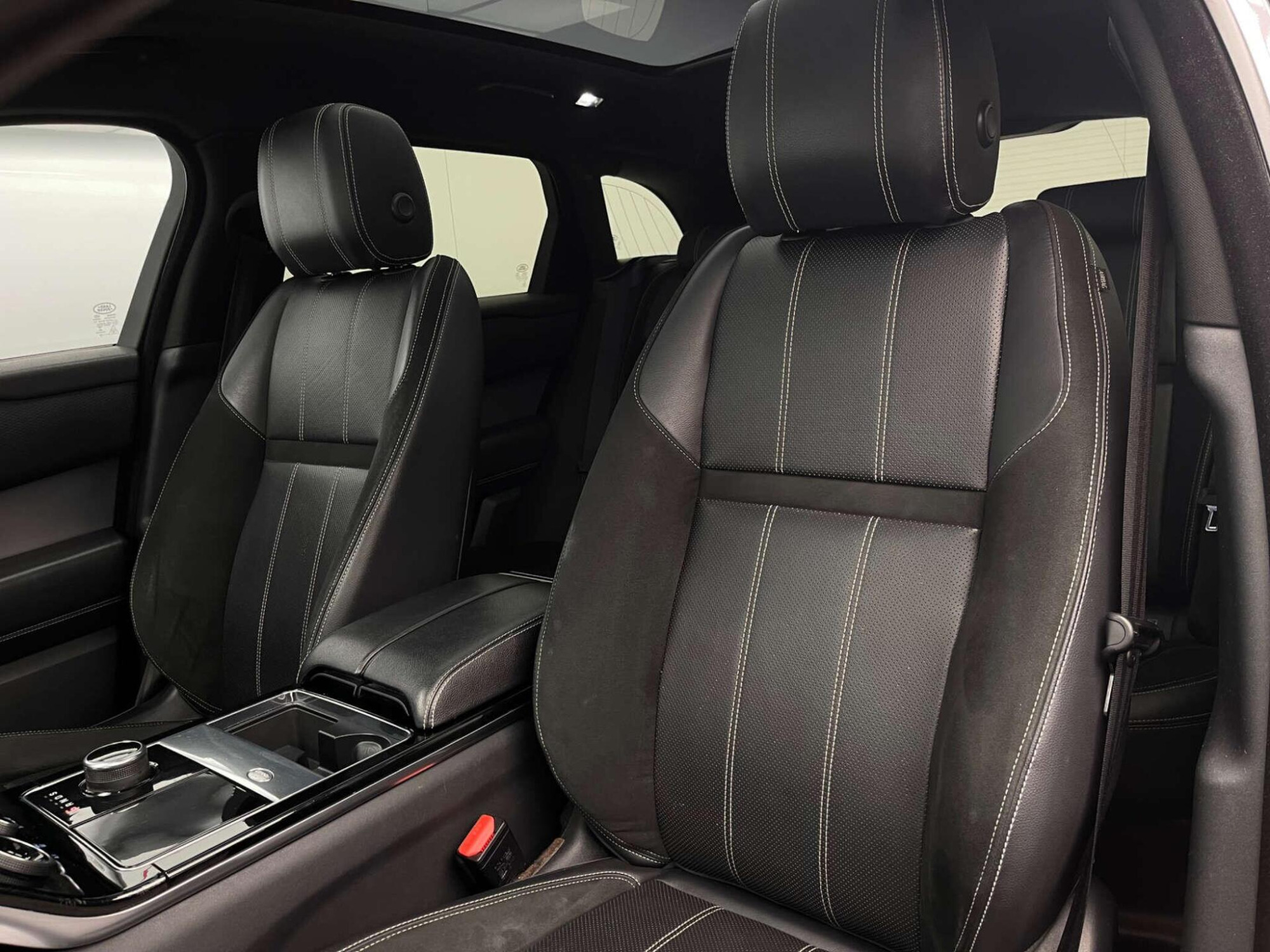 2018 Land Rover RANGE ROVER VELAR image 26