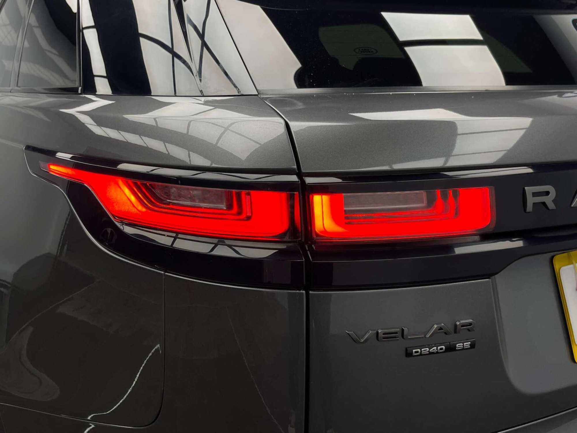 2018 Land Rover RANGE ROVER VELAR image 39