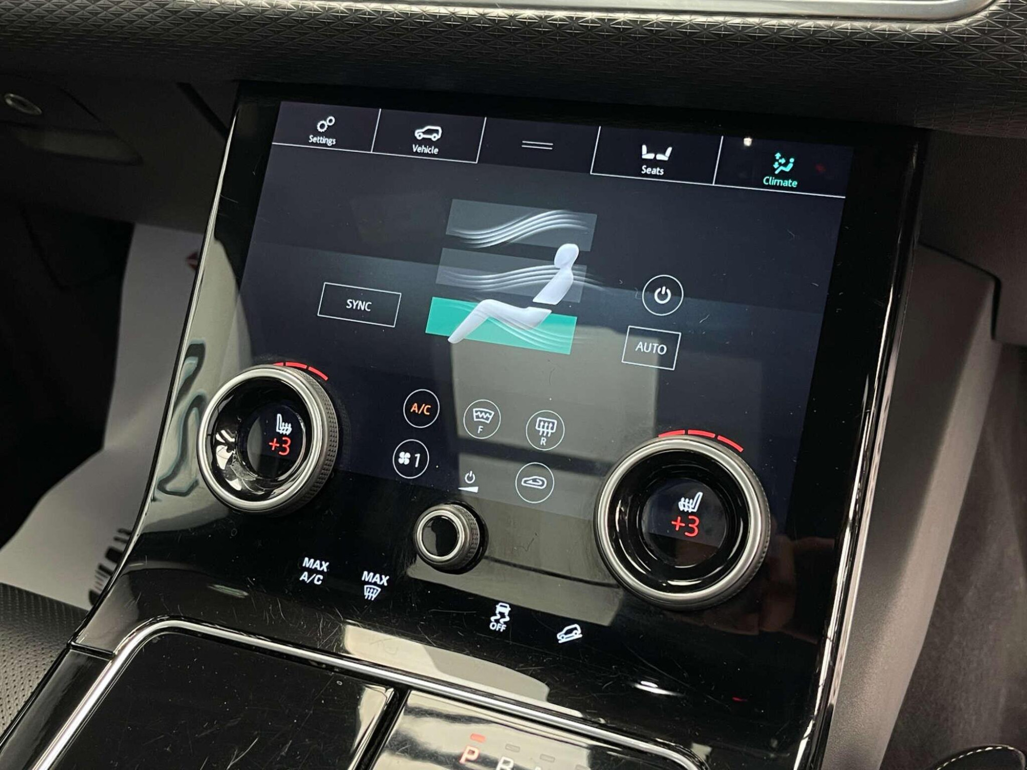 2018 Land Rover RANGE ROVER VELAR image 31