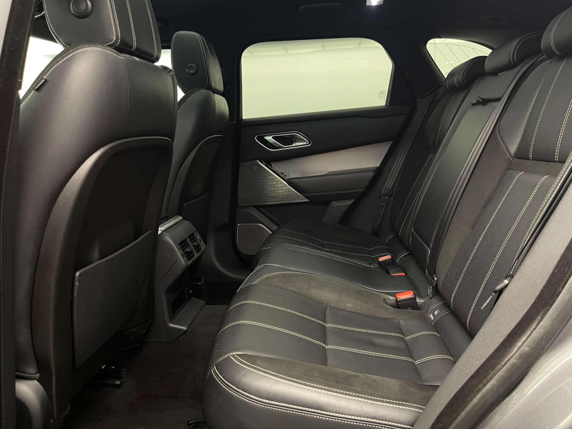 2018 Land Rover RANGE ROVER VELAR image 28