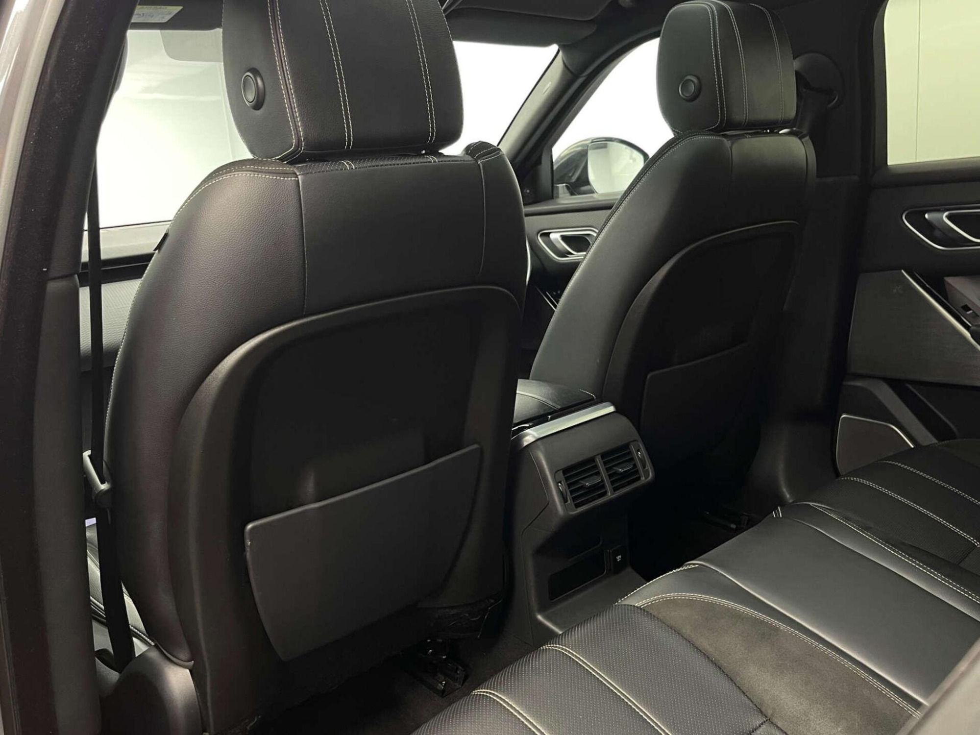 2018 Land Rover RANGE ROVER VELAR image 30