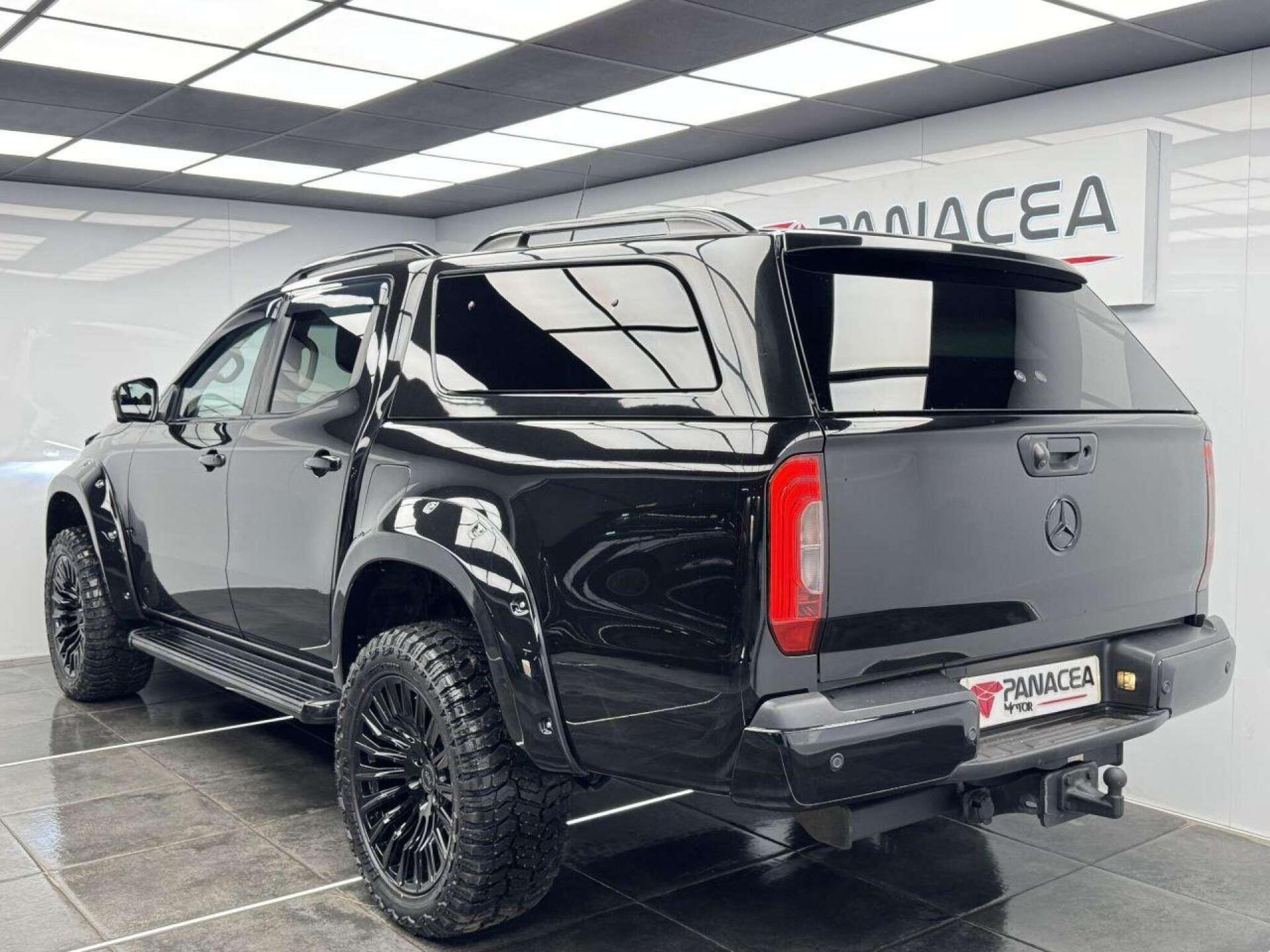 2018 Mercedes-Benz X-CLASS image 2