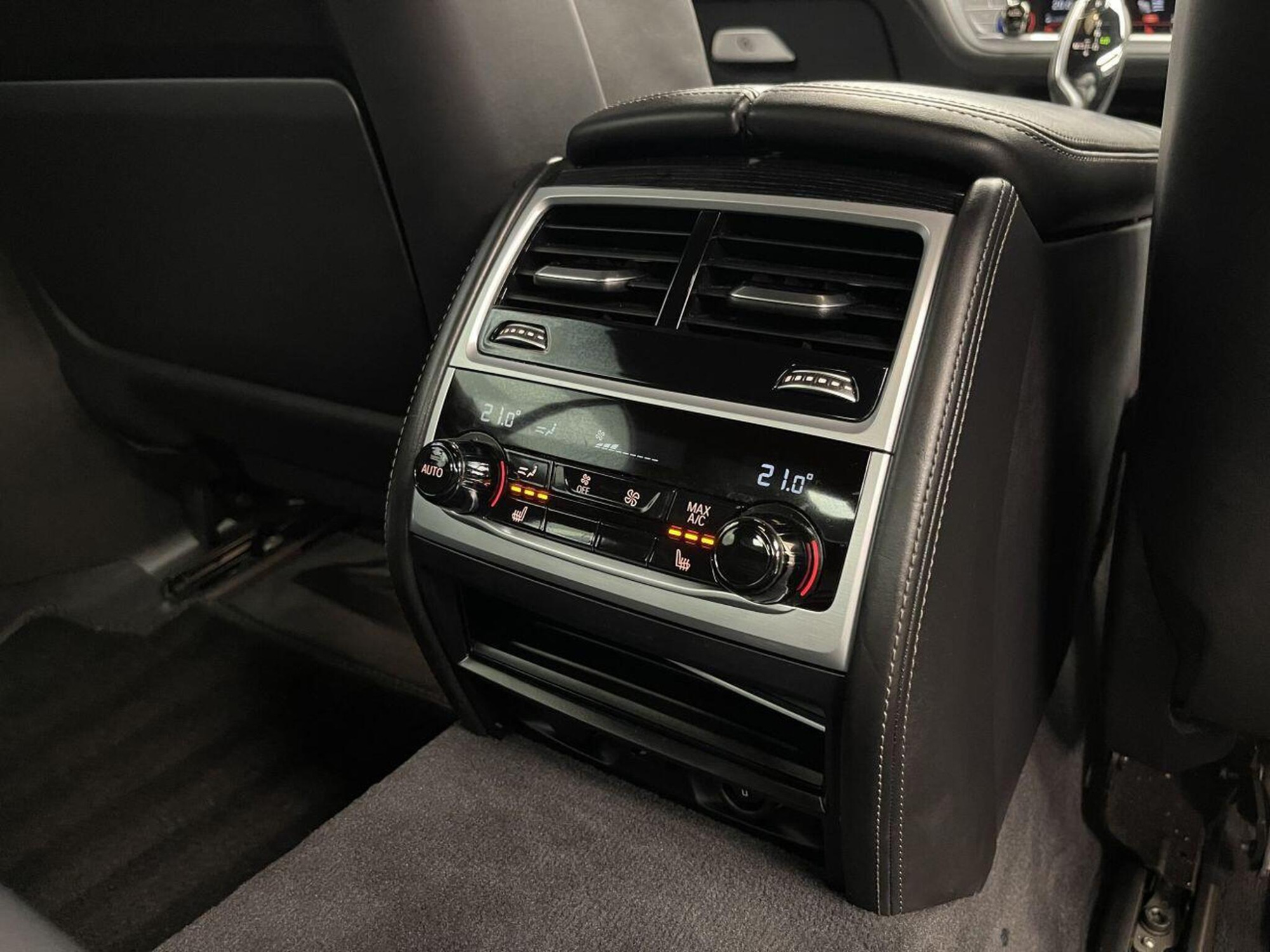 2018 BMW 7 SERIES image 30