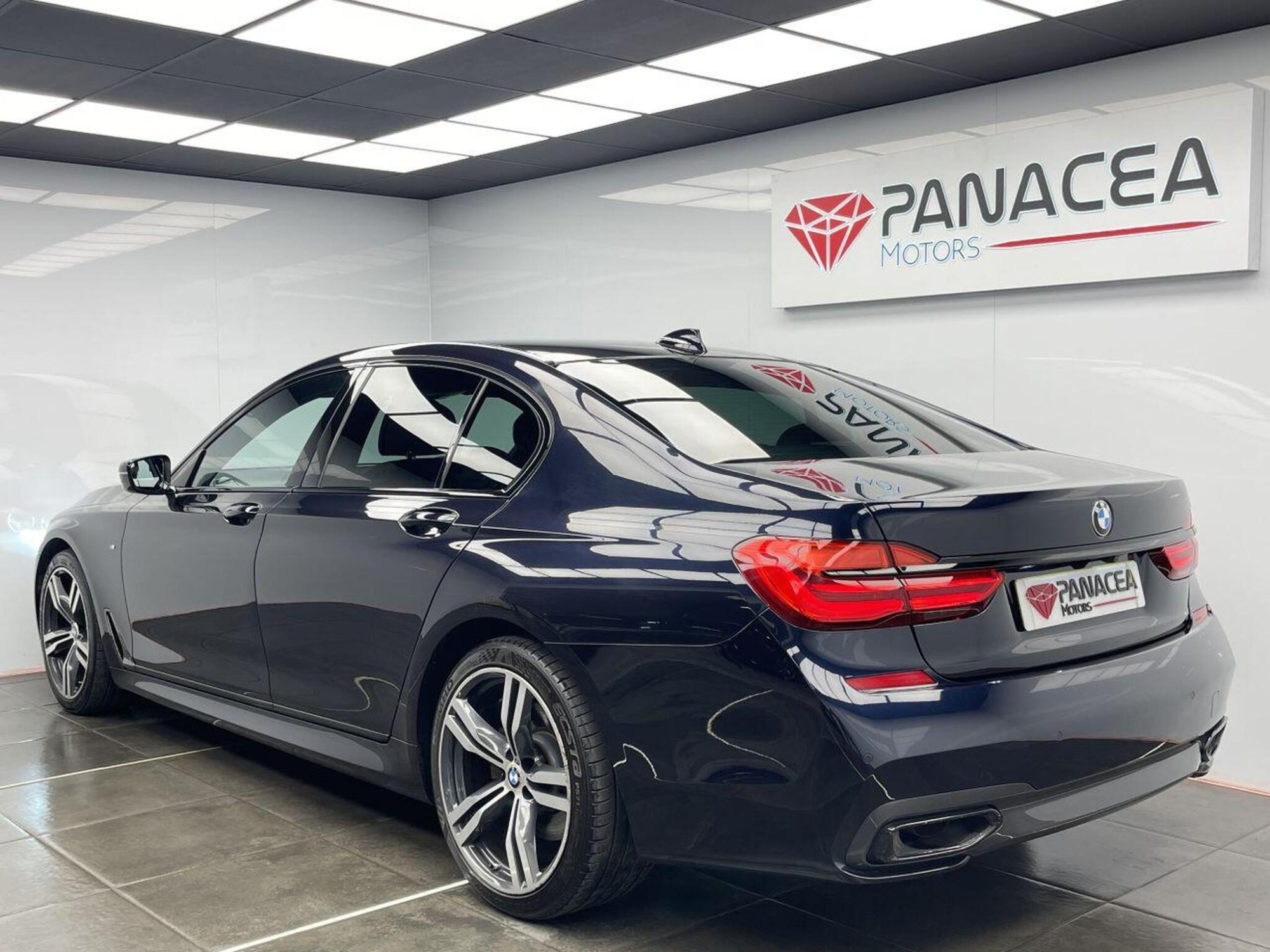 2018 BMW 7 SERIES image 34