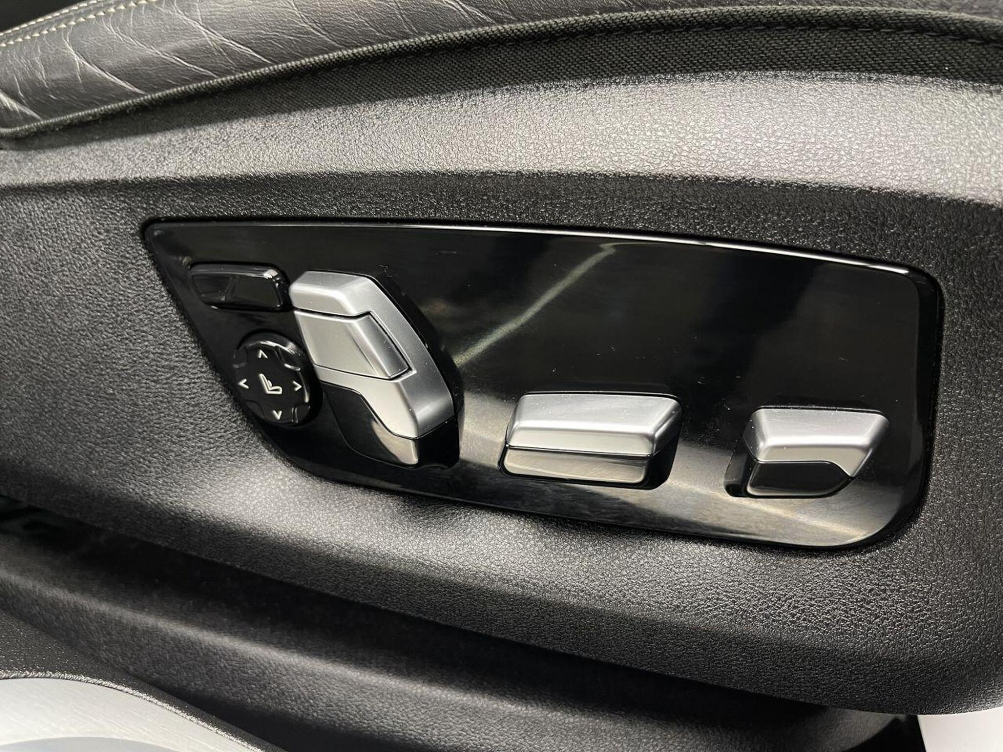 2018 BMW 7 SERIES image 12