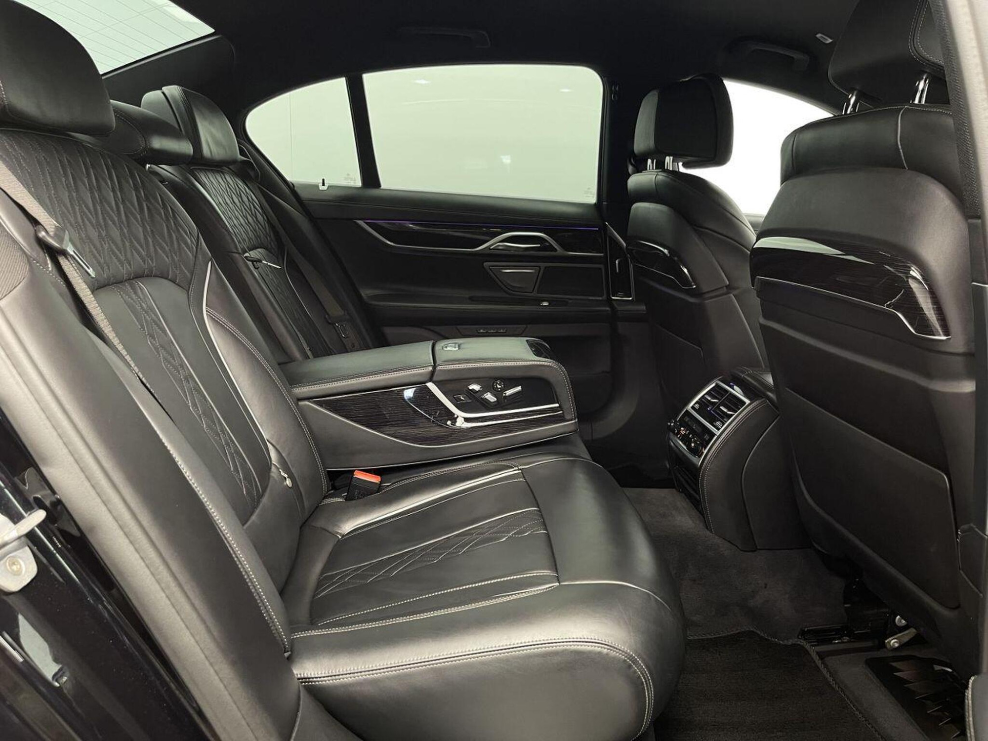 2018 BMW 7 SERIES image 26