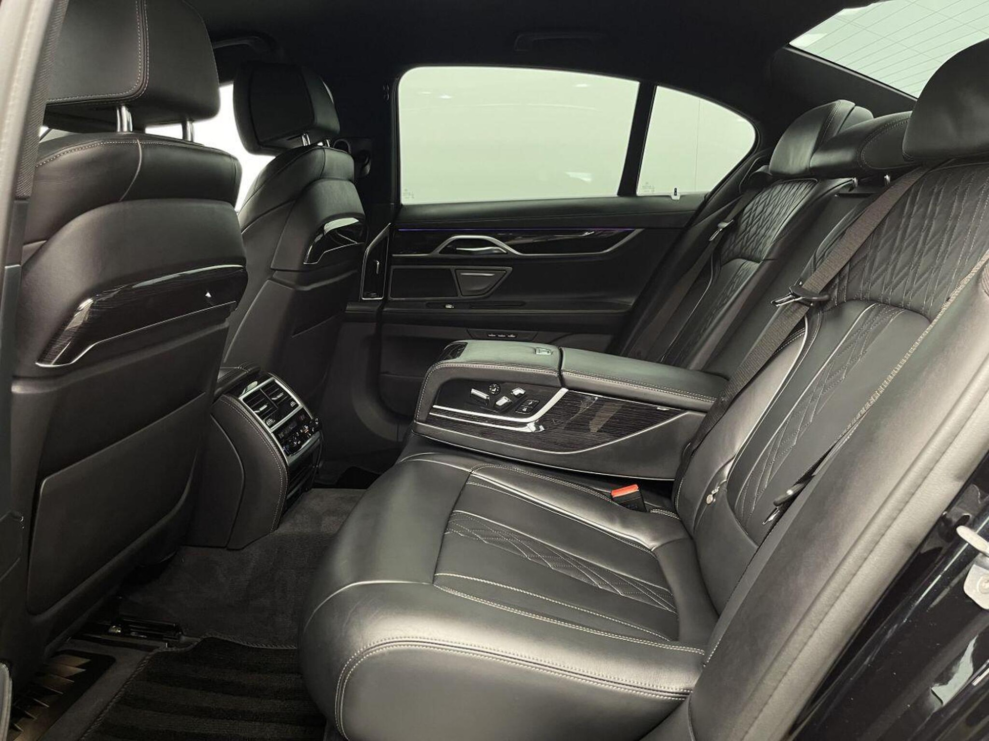 2018 BMW 7 SERIES image 46