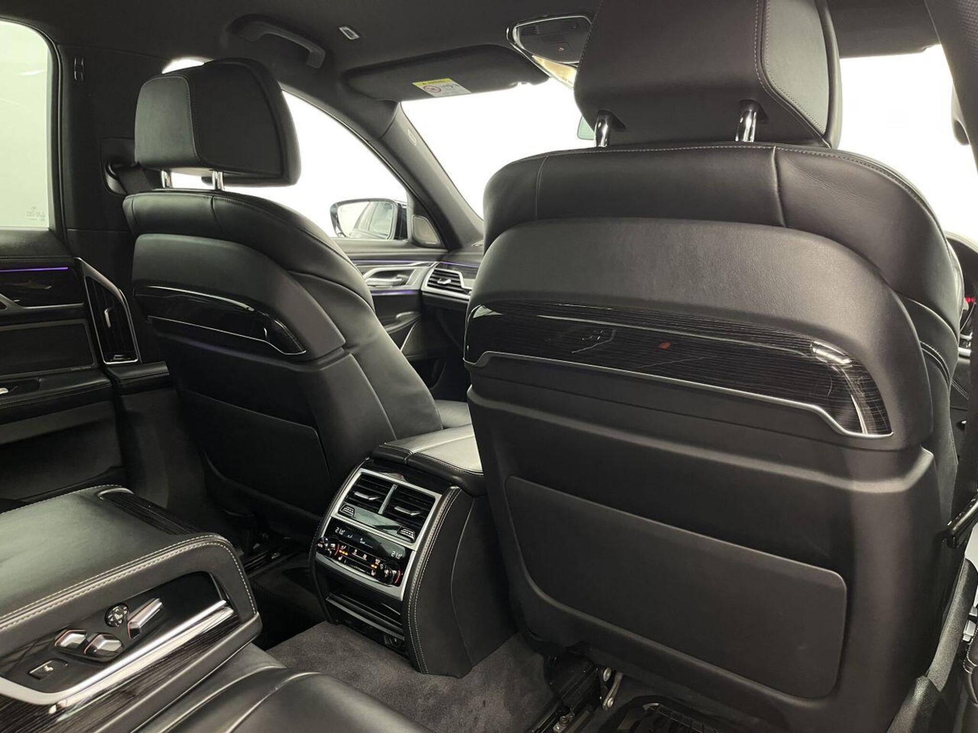 2018 BMW 7 SERIES image 29