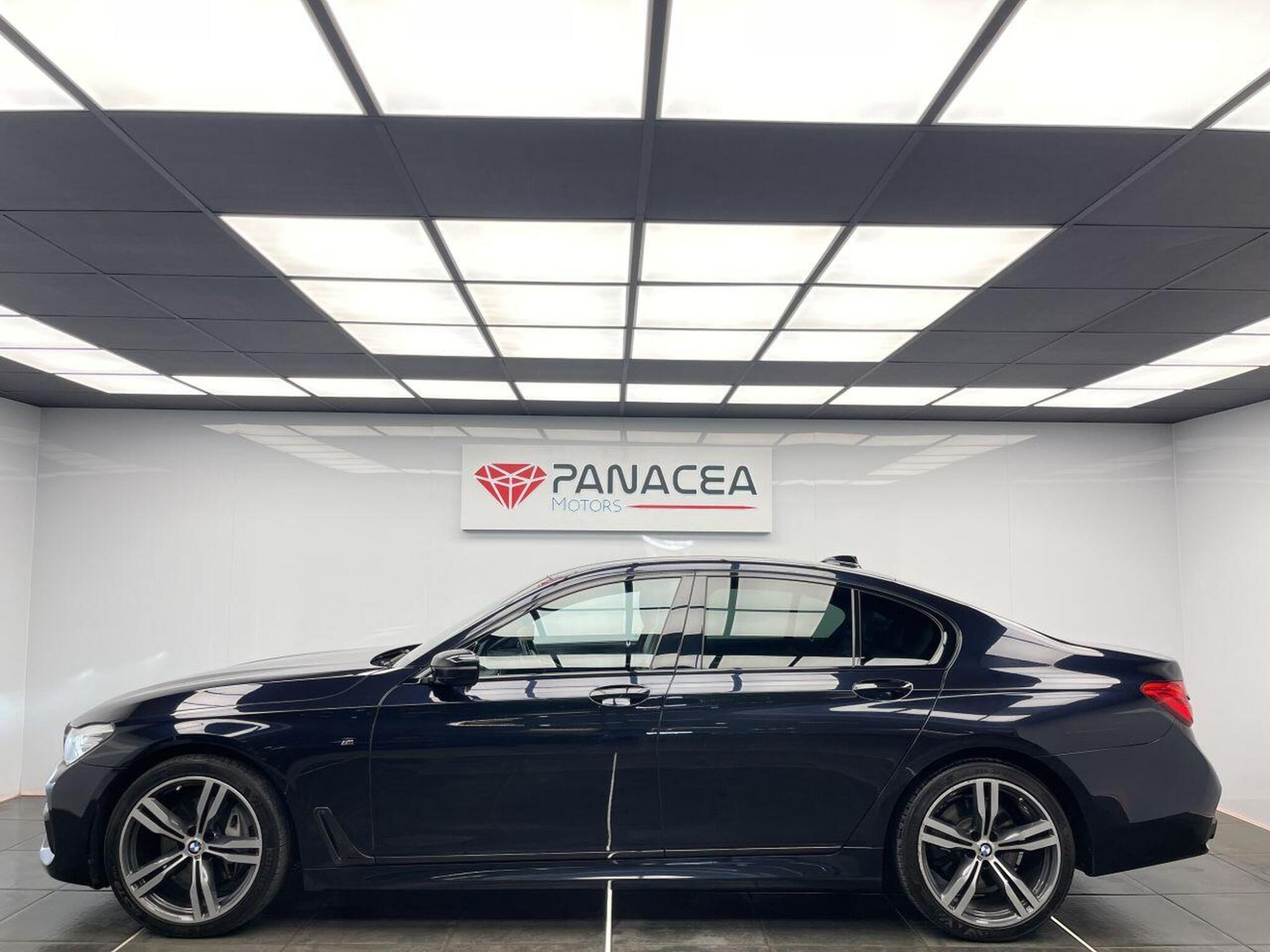 2018 BMW 7 SERIES image 35
