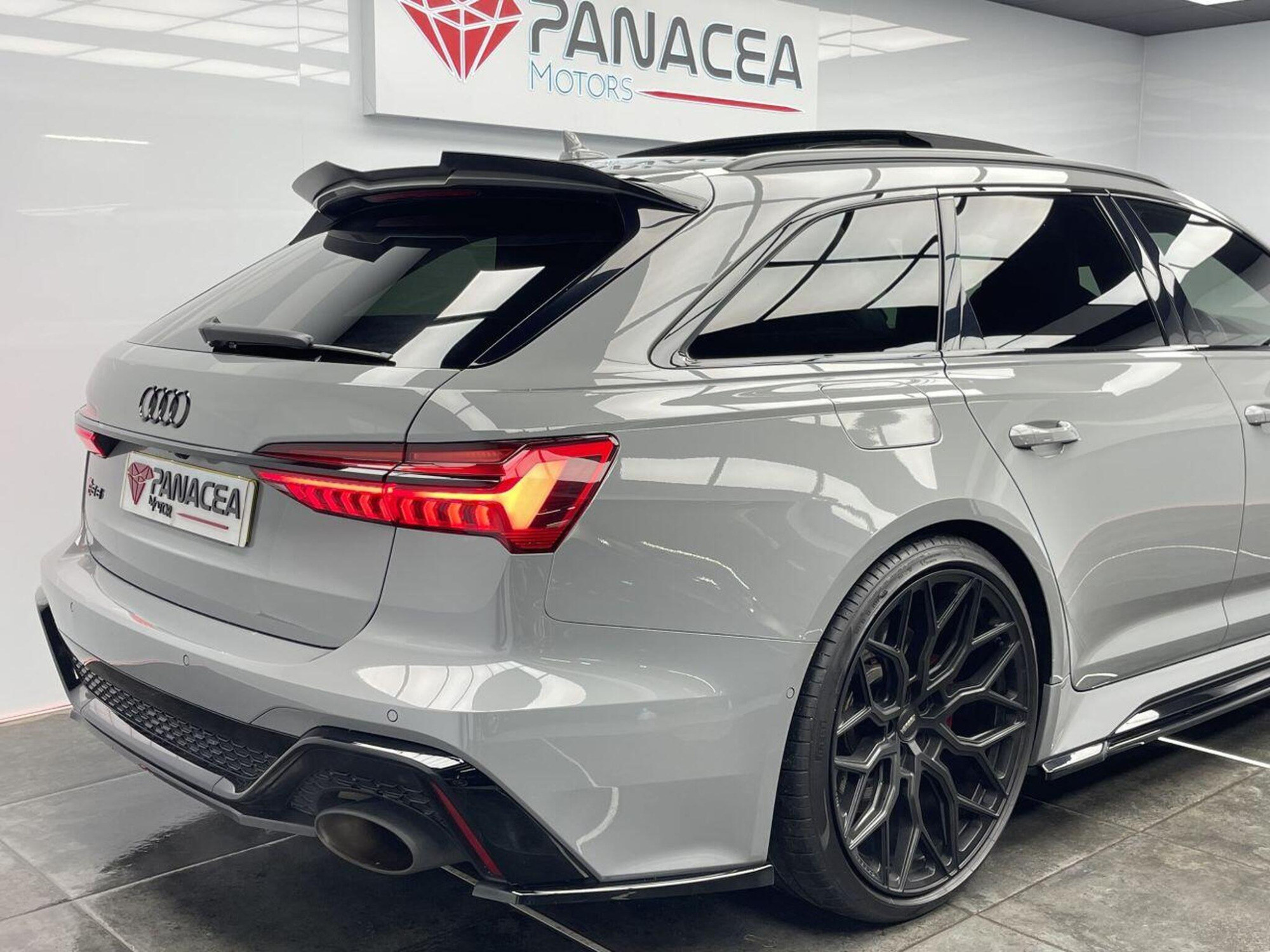 2021 Audi RS6 AVANT image 9