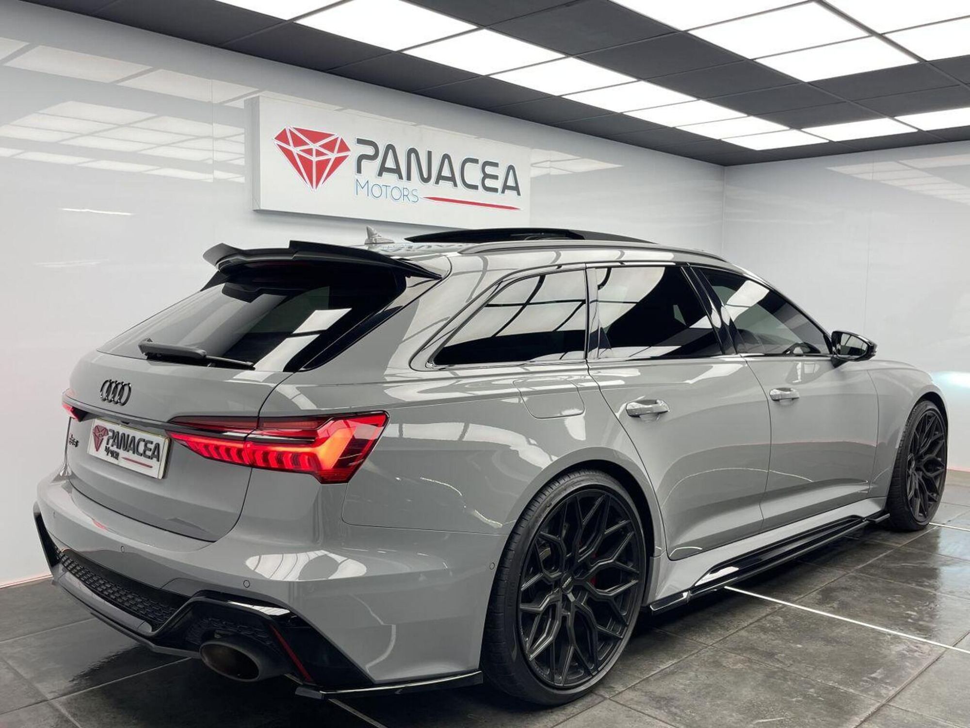 2021 Audi RS6 AVANT image 3