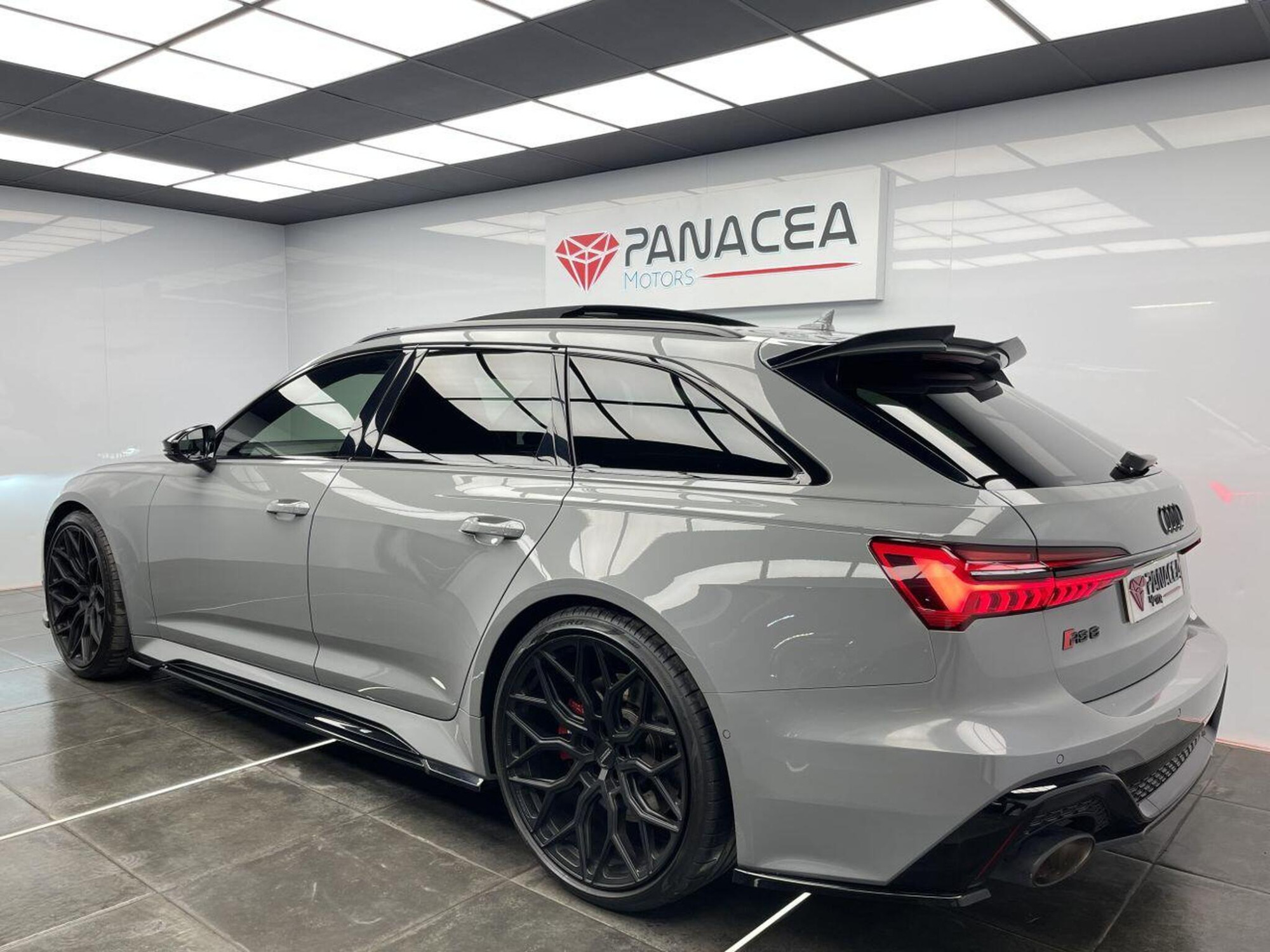 2021 Audi RS6 AVANT image 43