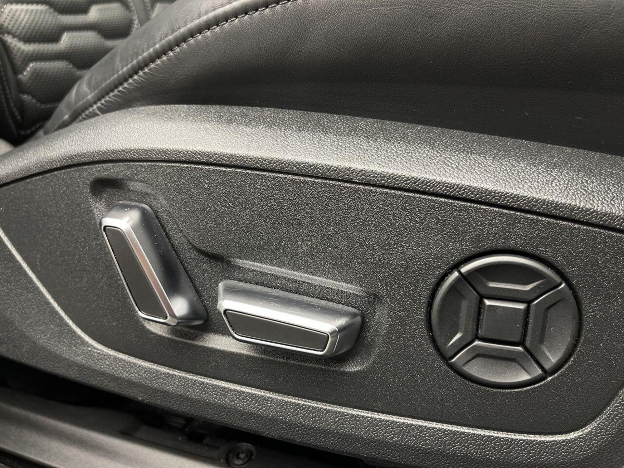 2021 Audi RS6 AVANT image 23