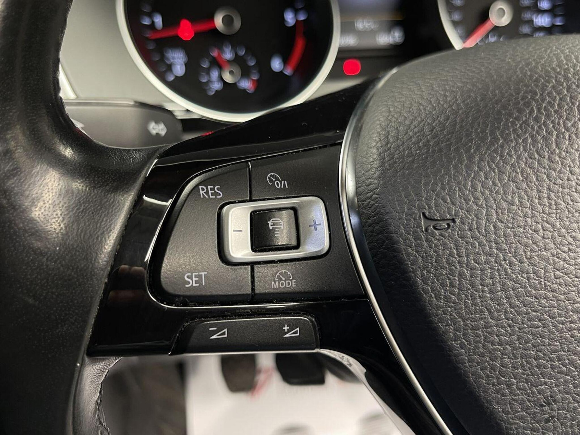 2016 Volkswagen PASSAT image 13