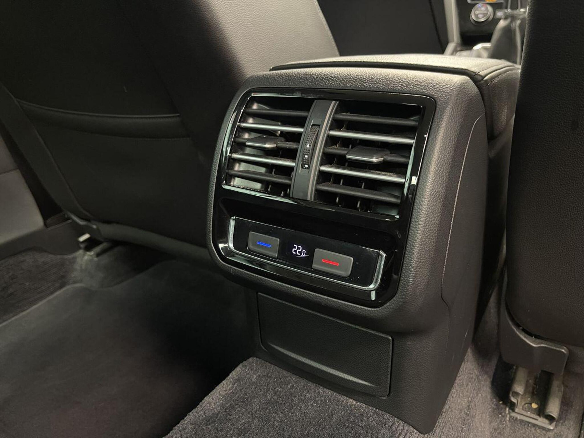 2016 Volkswagen PASSAT image 22
