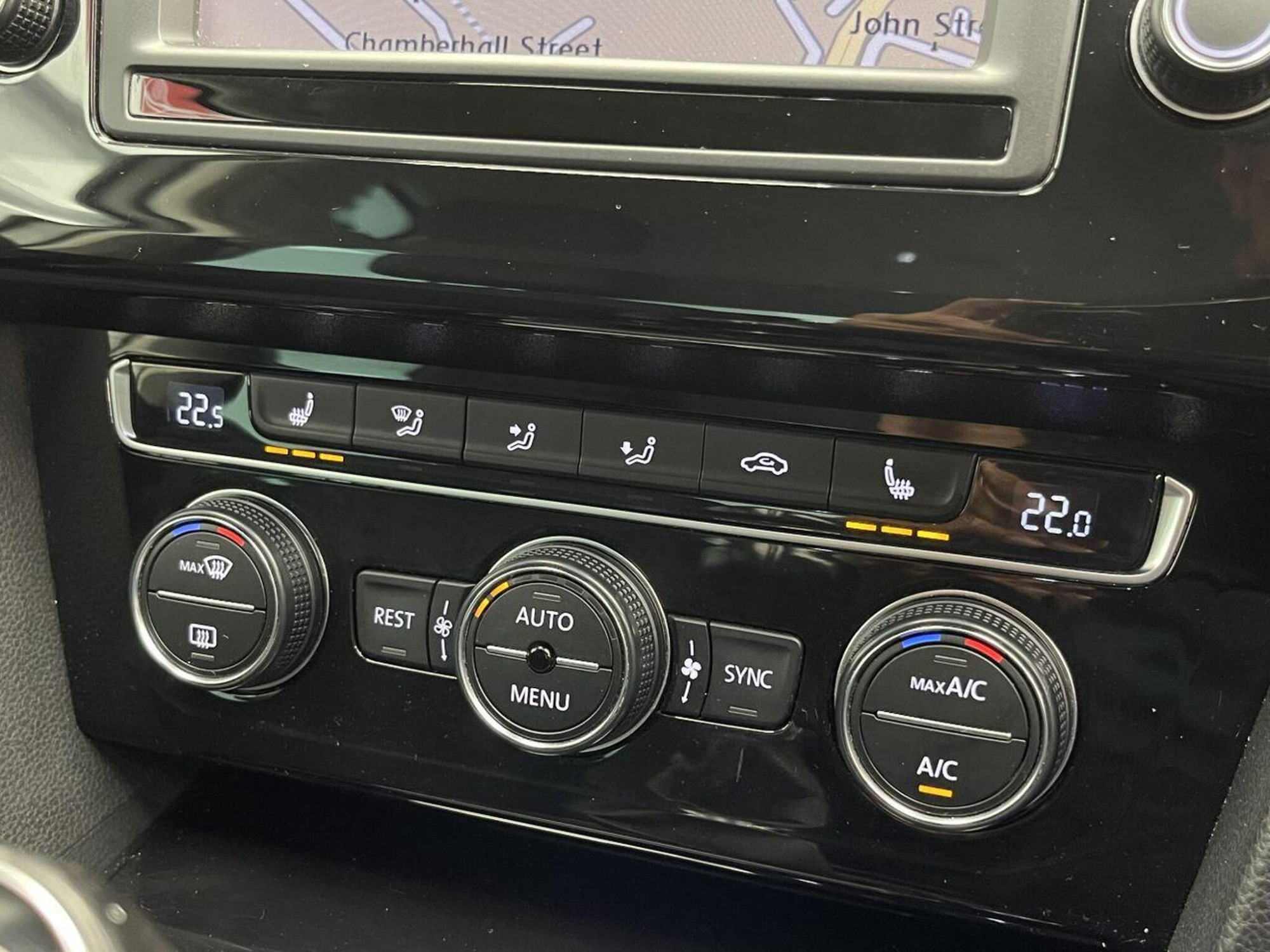2016 Volkswagen PASSAT image 17