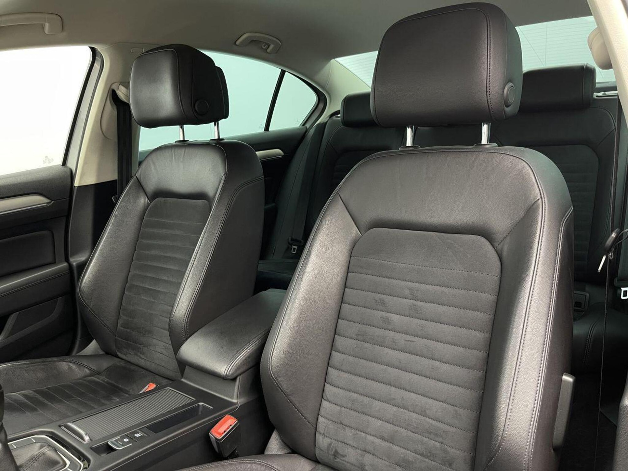 2016 Volkswagen PASSAT image 36