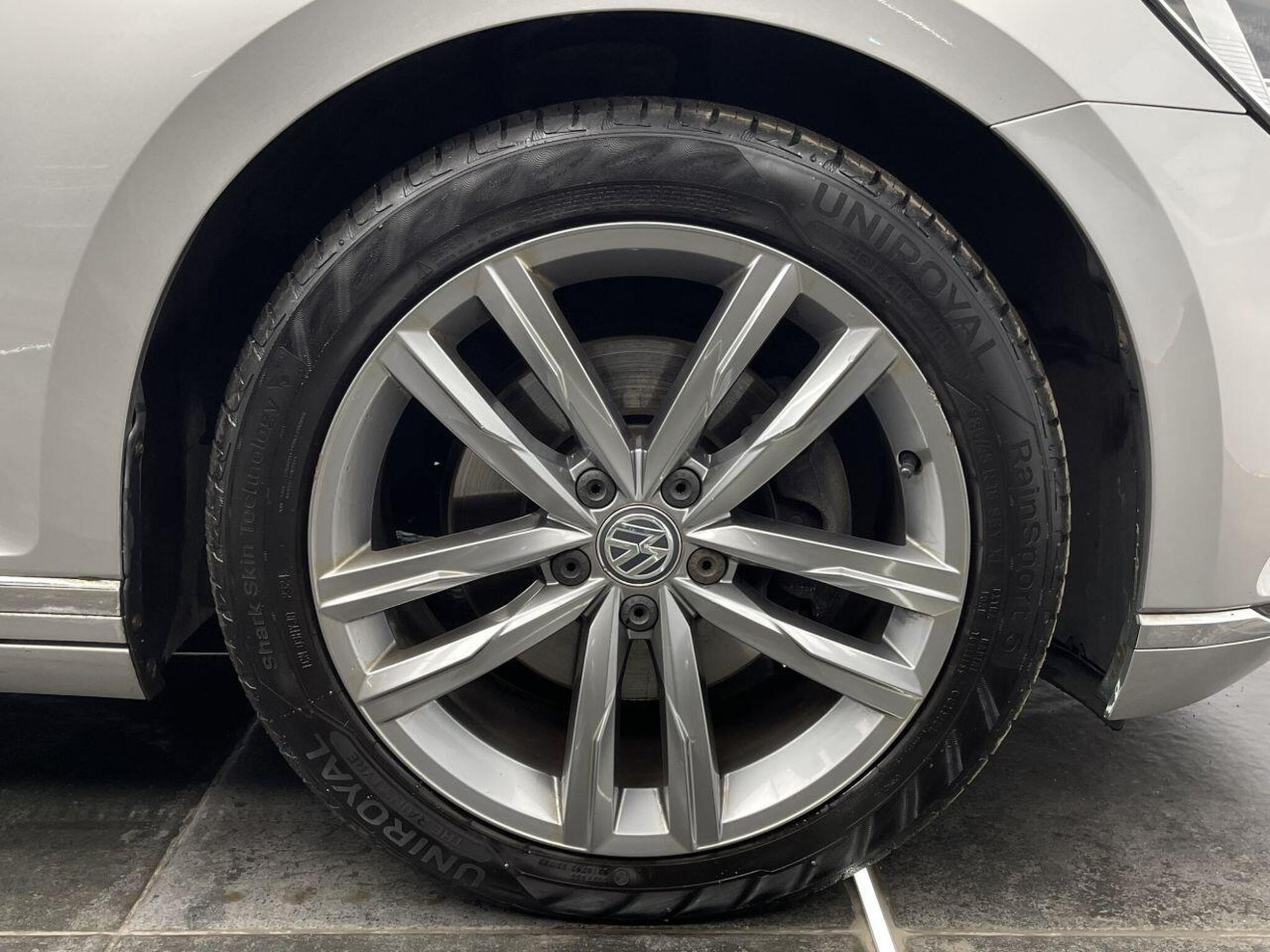 2016 Volkswagen PASSAT image 24