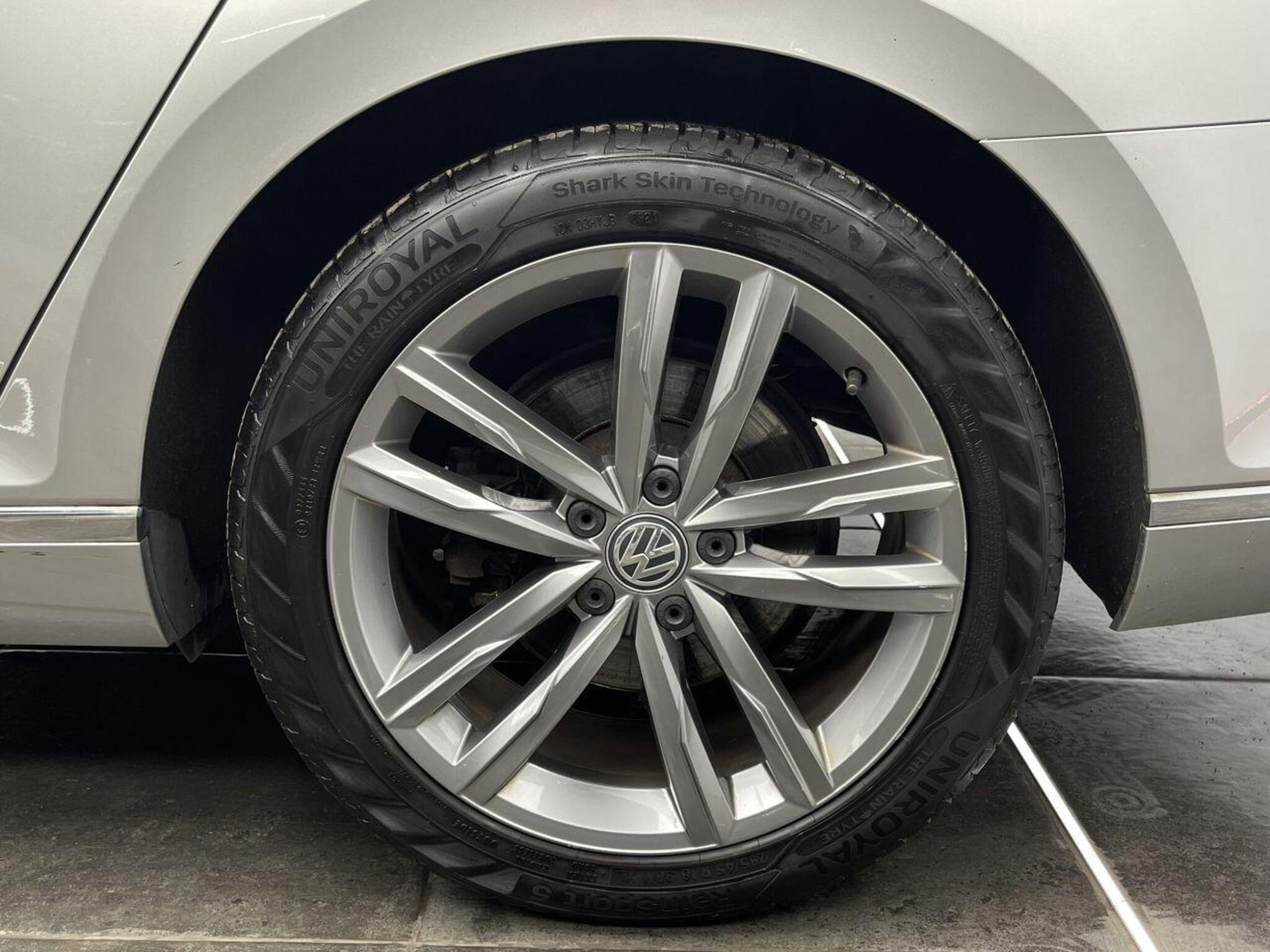 2016 Volkswagen PASSAT image 35