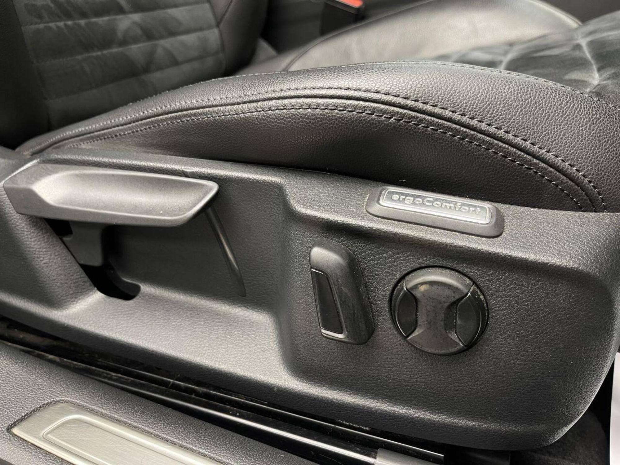 2016 Volkswagen PASSAT image 9