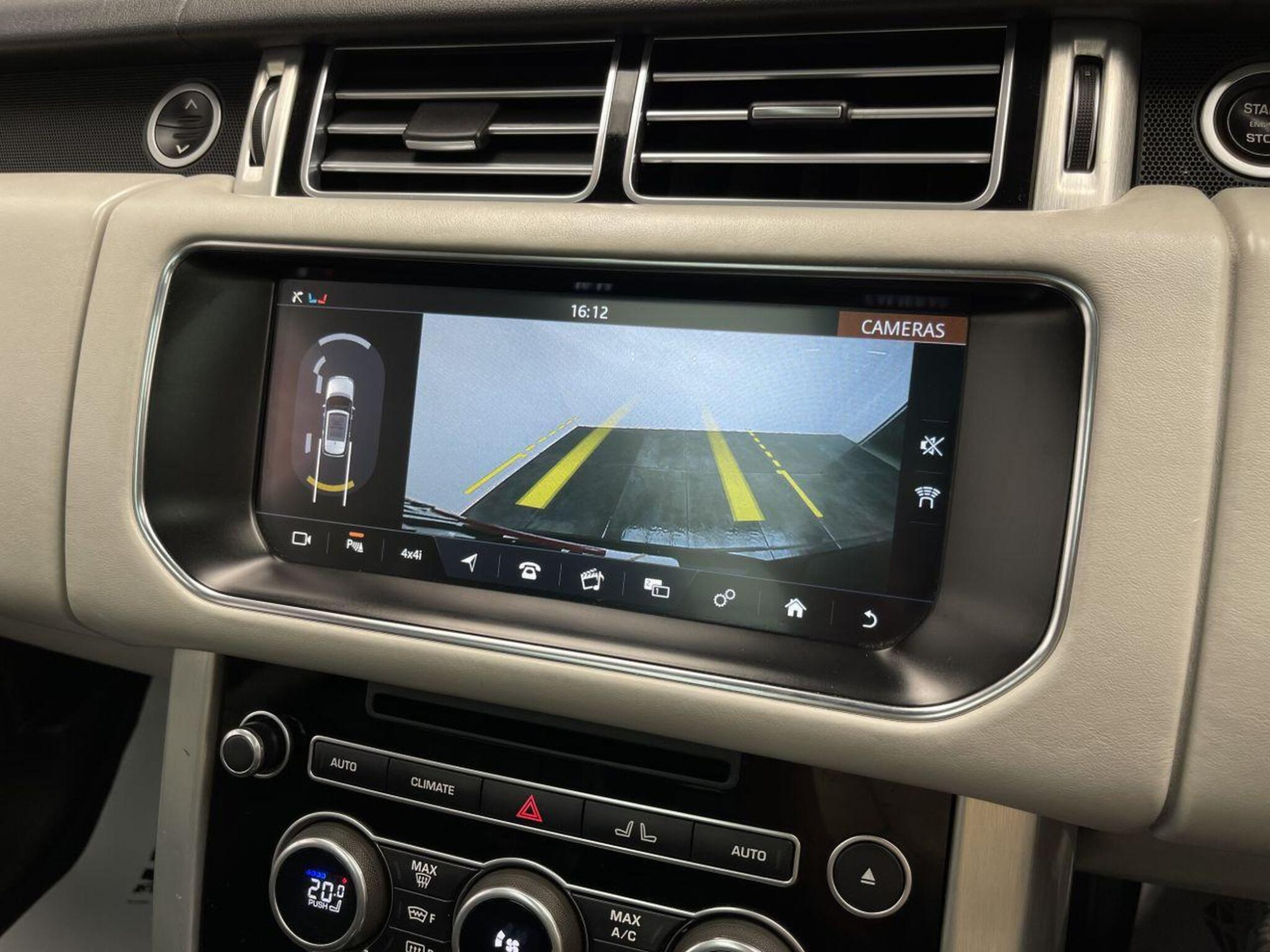 2017 Land Rover RANGE ROVER image 24