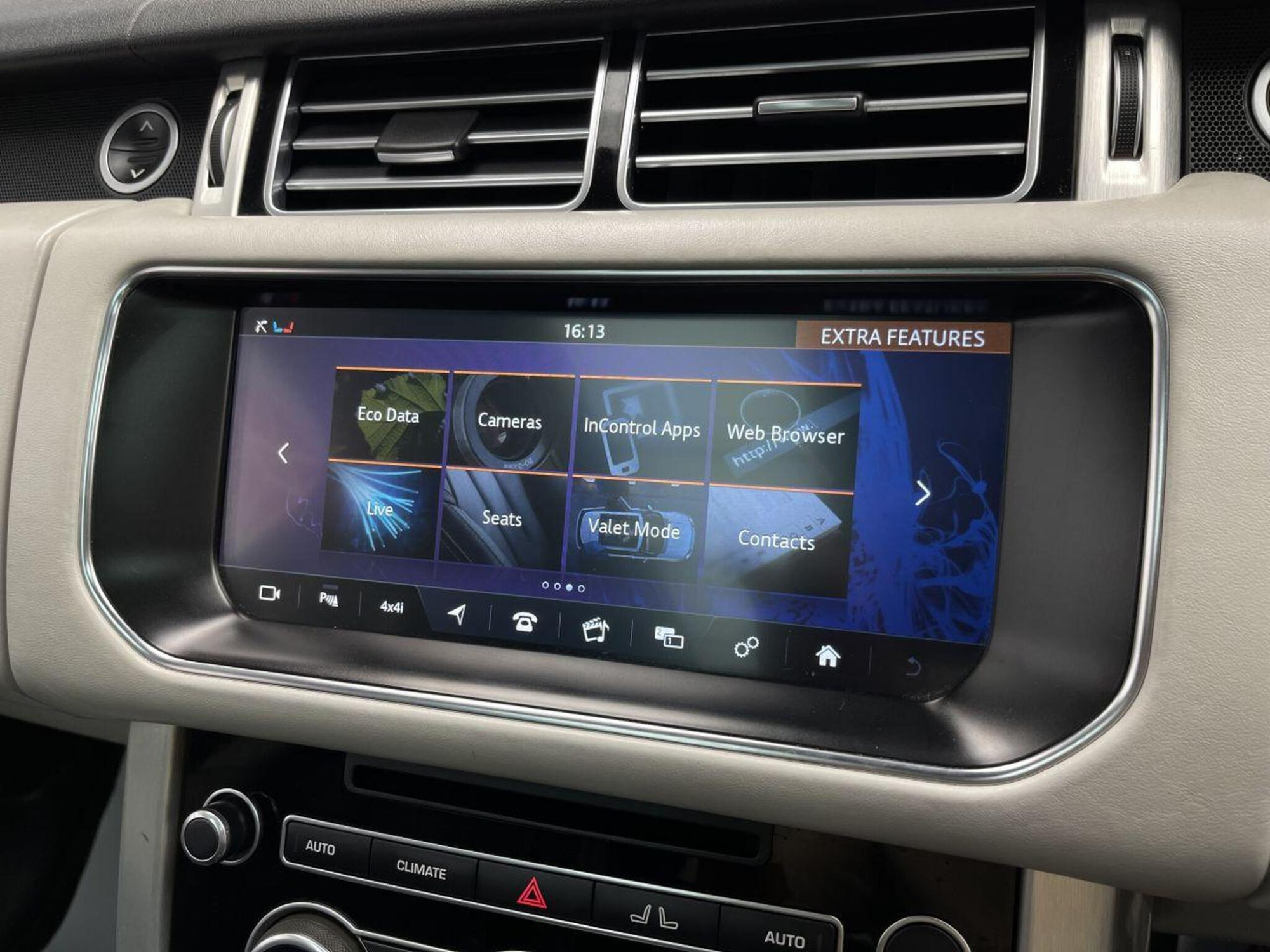 2017 Land Rover RANGE ROVER image 25
